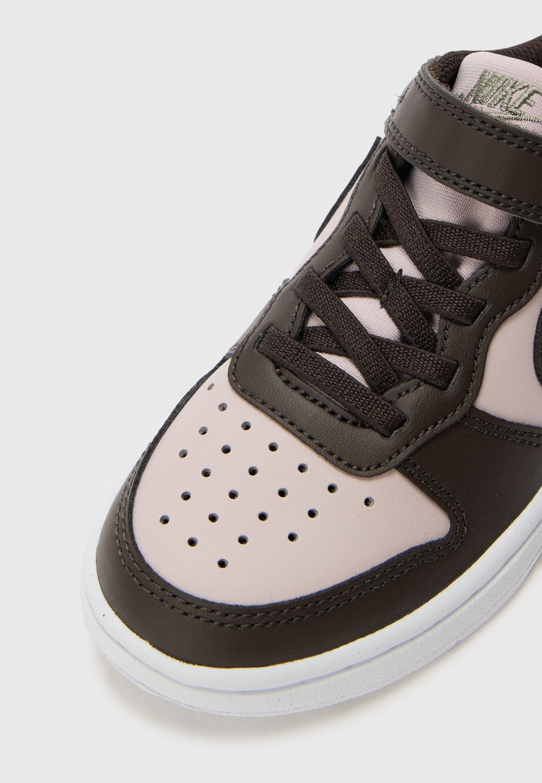 Nike Sportswear COURT BOROUGH - Scarpe da ginnastica - rosa particella/marrone/verde militare chiaro/bianco