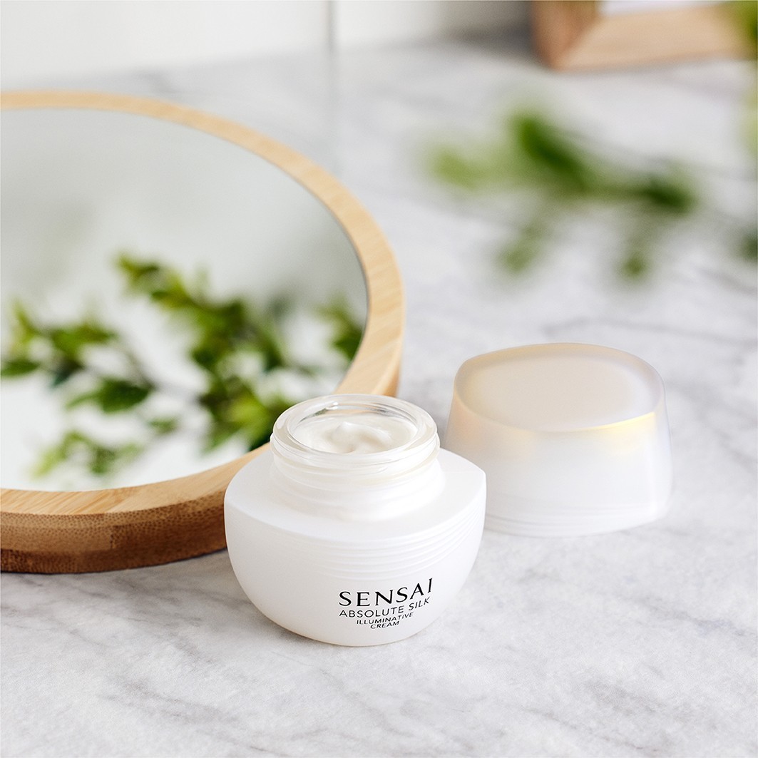 SENSAI Anti-Aging Care Absolute Silk Illuminative krema - 40 ml