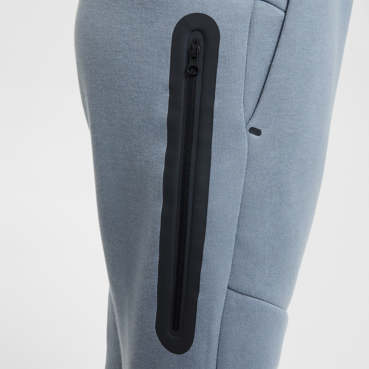Barevné bloky Nike Tech