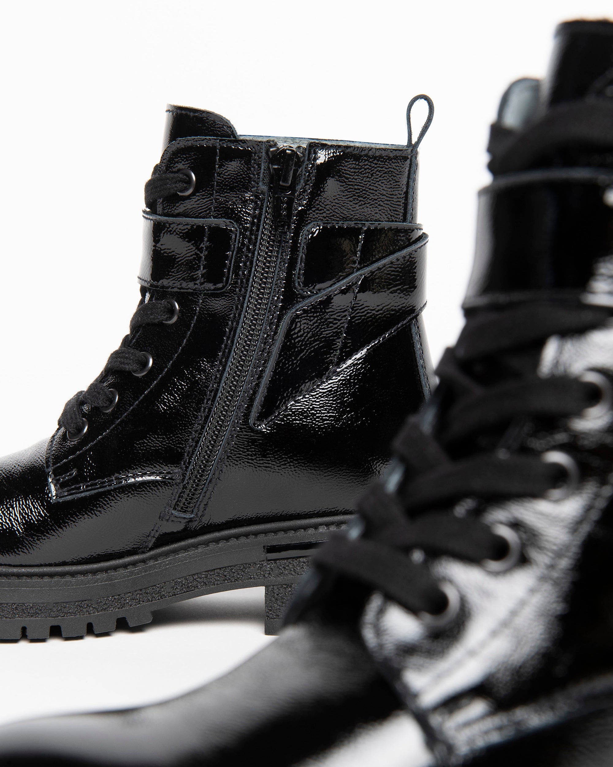  Amphibiens en cuir verni pour adolescentes