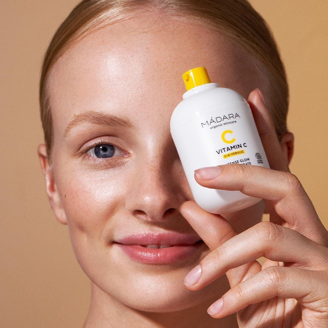 MÁDARA krema za obraz s koncentratom vitamina C za intenziven sijaj - 30 ml