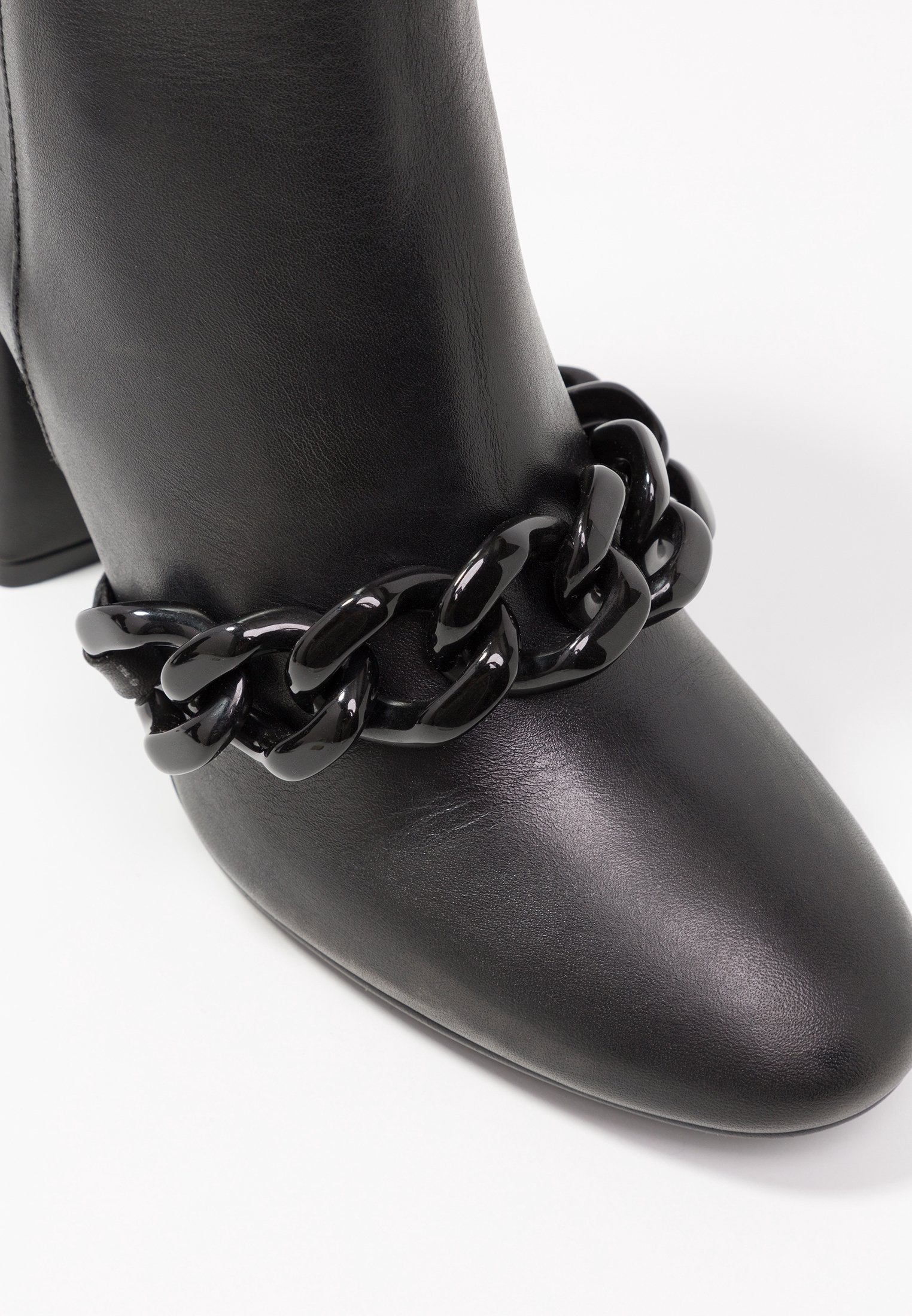Botas de cano curto Zign - pretas