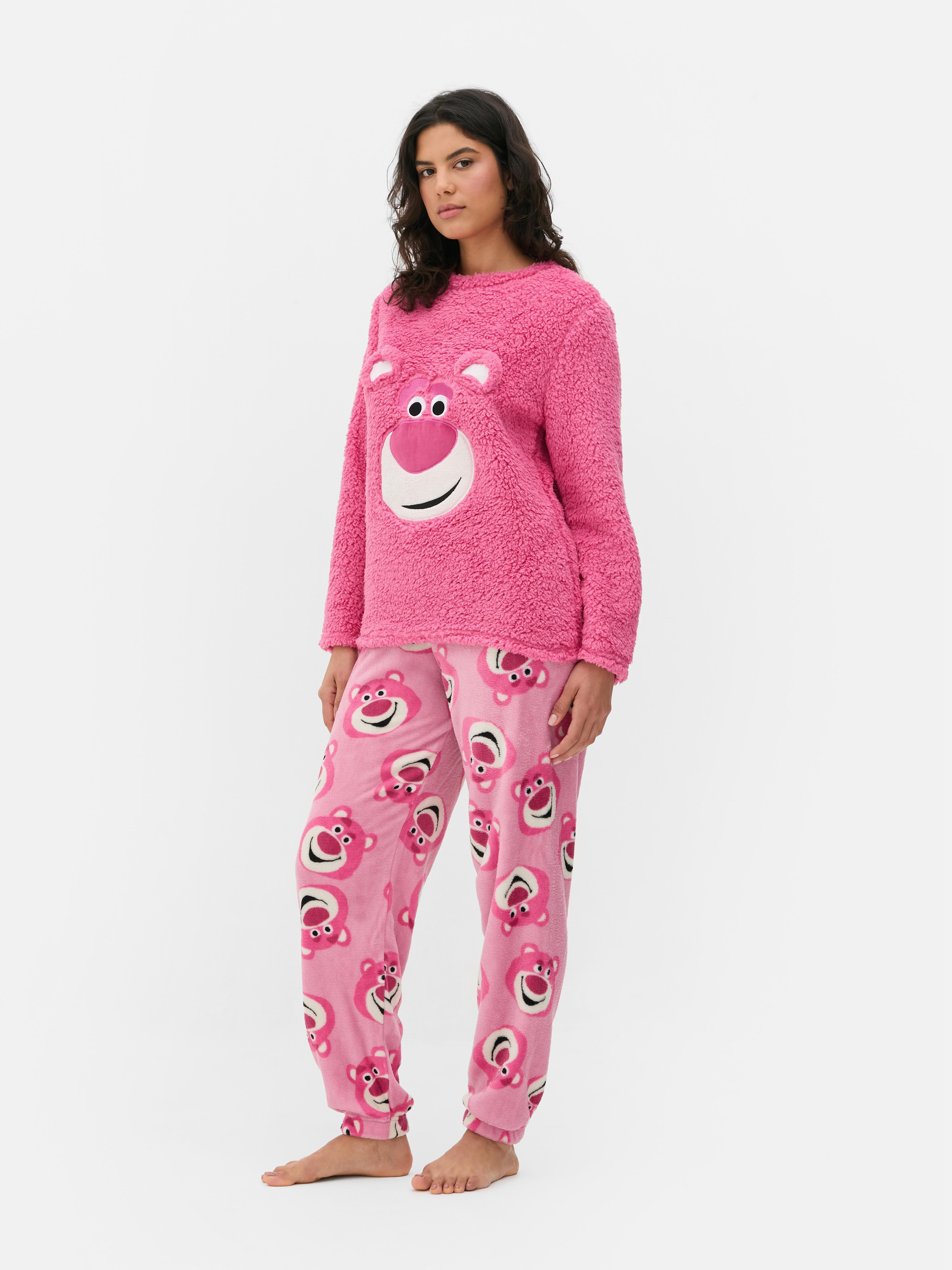 Pijamale Disney din fleece Ce poate fi mai confortabil decât o pijama din fleece? Pijamale Disney din fleece și o seară de filme Disney