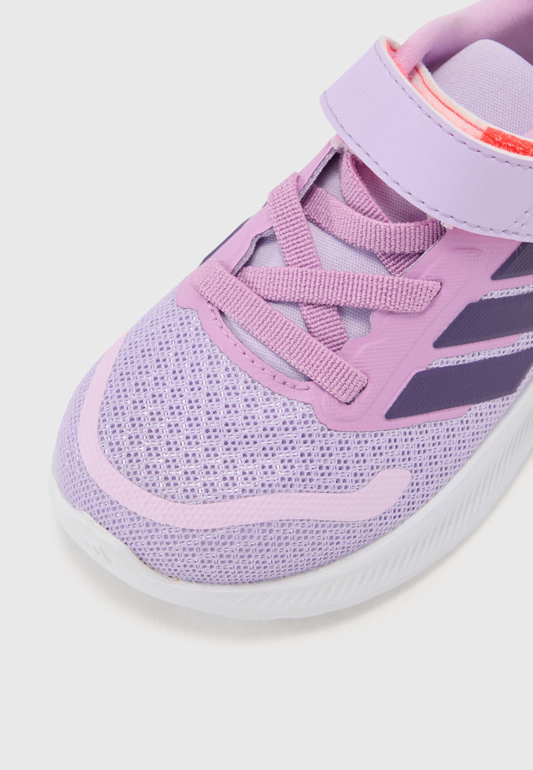 adidas Performance RUNFALCON UNISEX - Straßenlaufschuhe - Puderpflaume/Aurorapflaume/Klares Rot