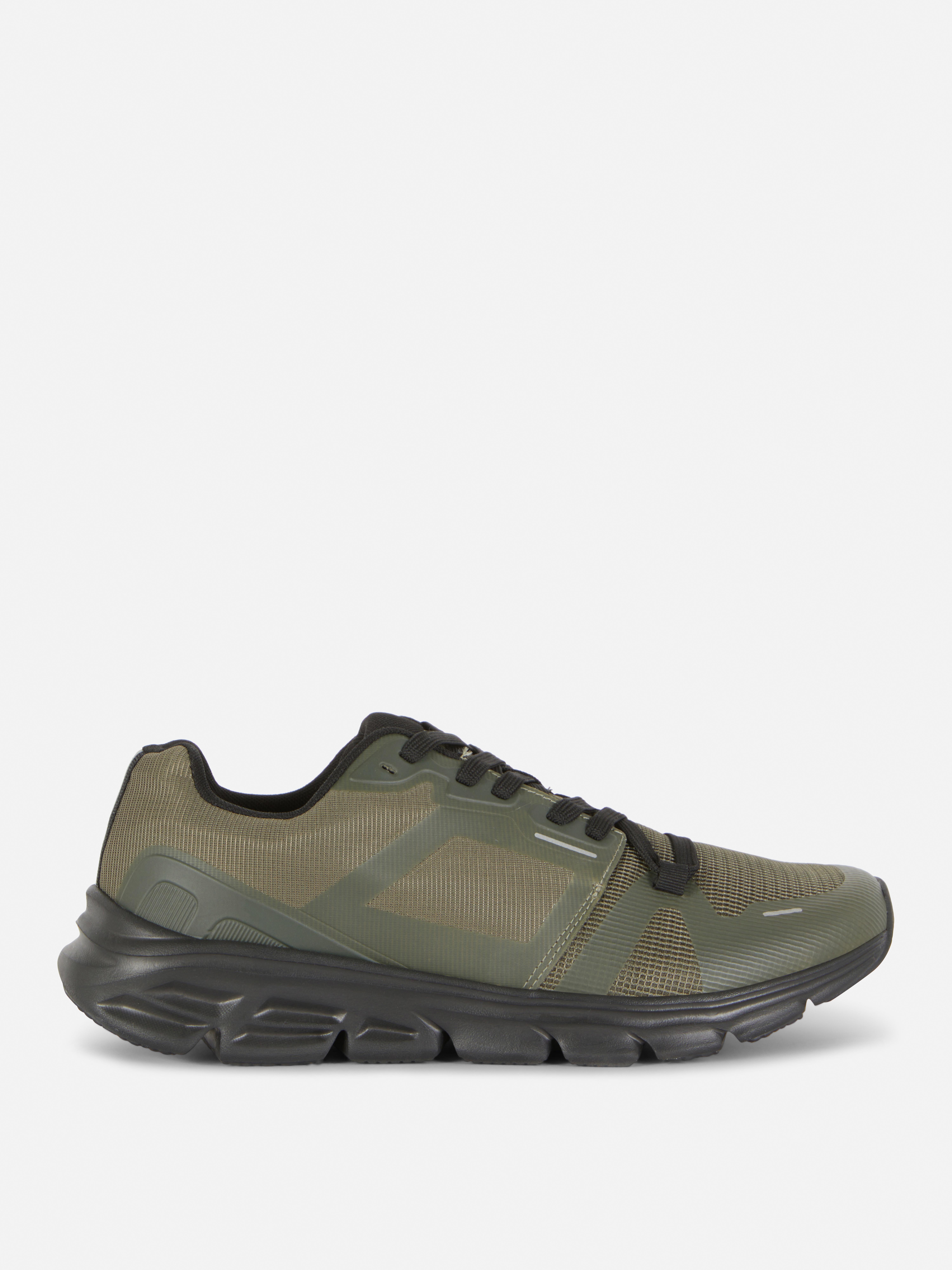 Sneakers stringate Sneakers stringate con tomaia con inserti