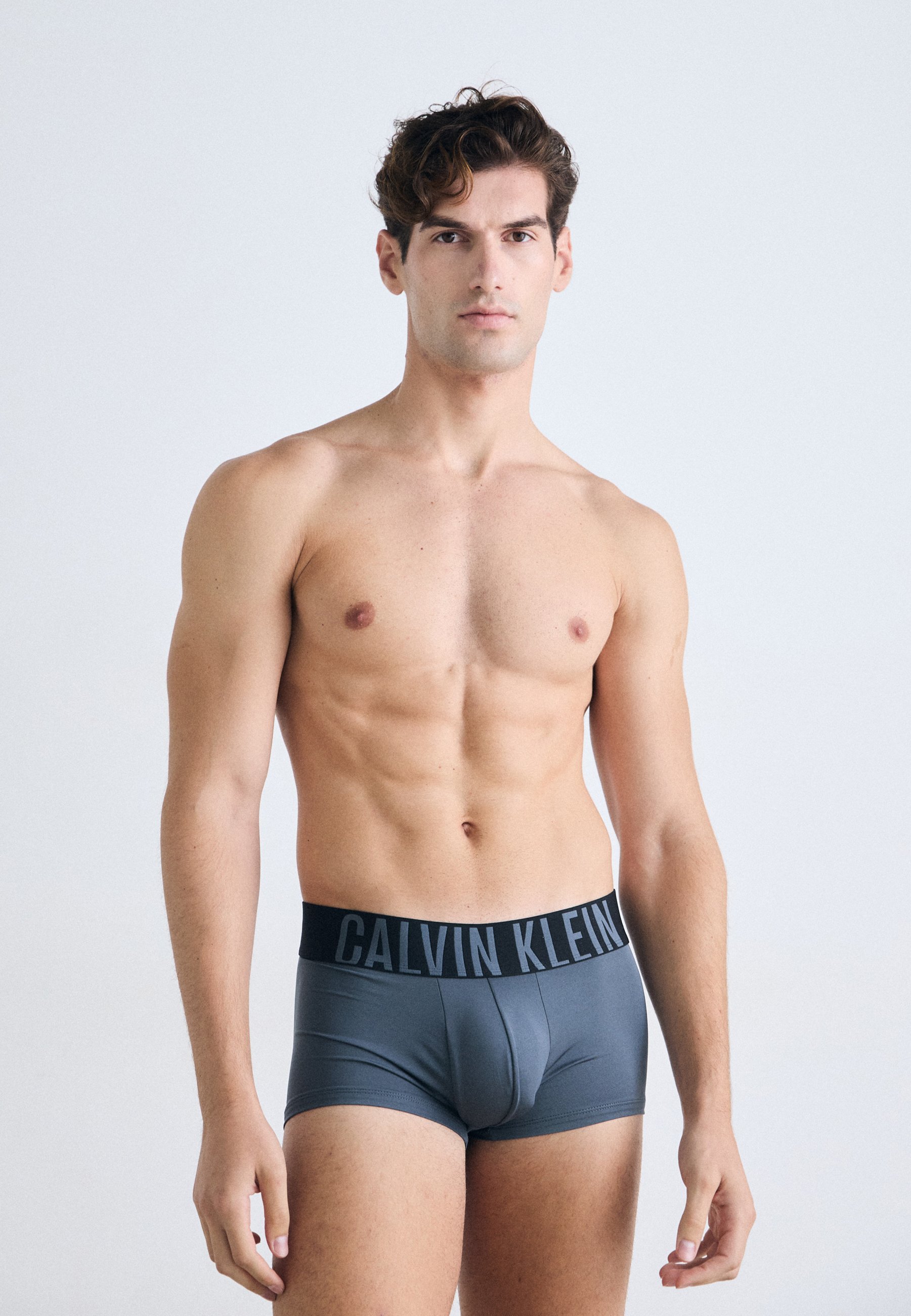 Calvin Klein Underwear LOW RISE TRUNK INTENSE POWER 3-PACK - Boxershorts - zwart/koningsblauw/turbulentie