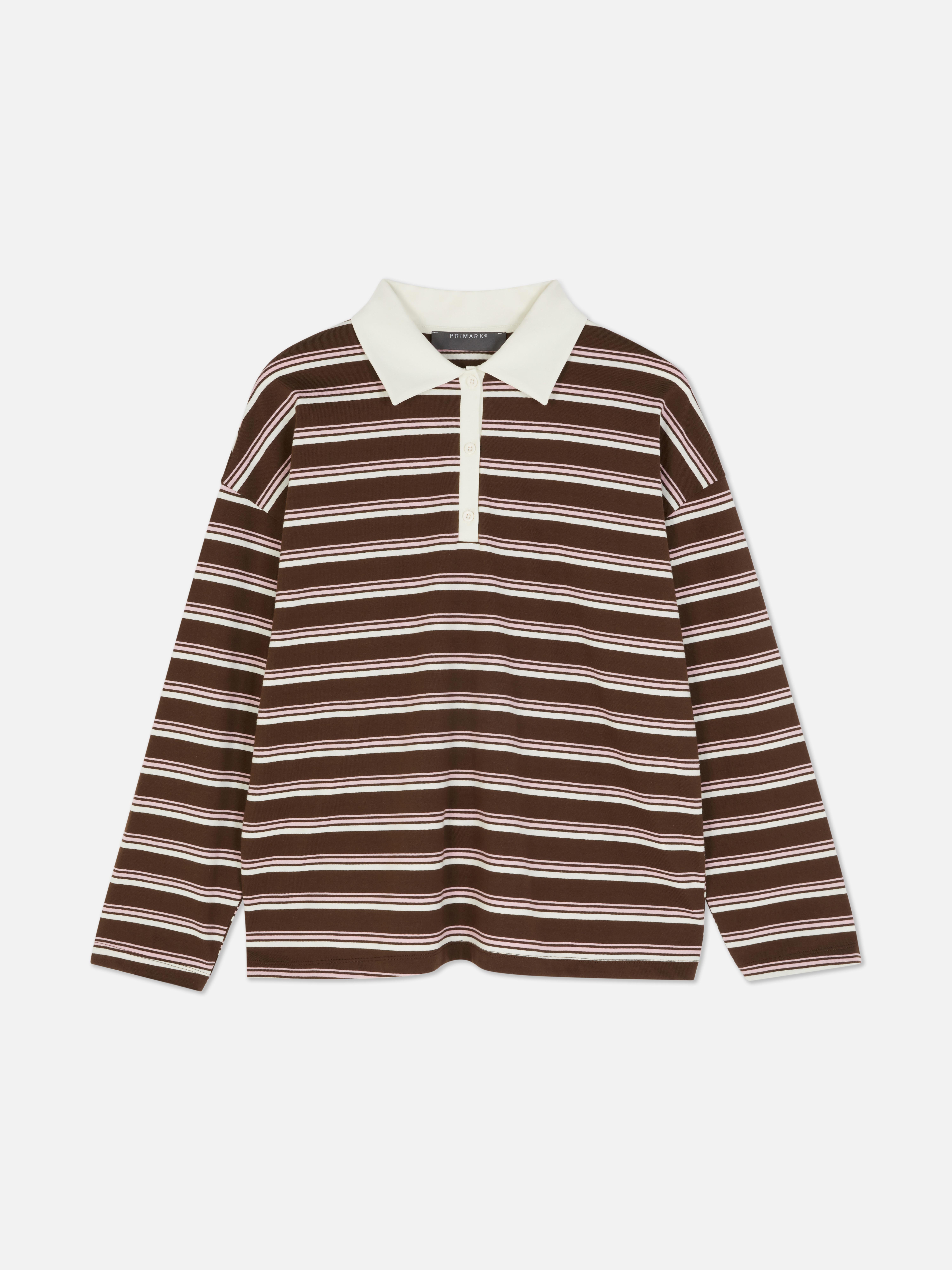 Tricou polo cu mânecă lungă. Acest polo are guler clasic, închidere cu jumătate de nasture și mâneci lungi.