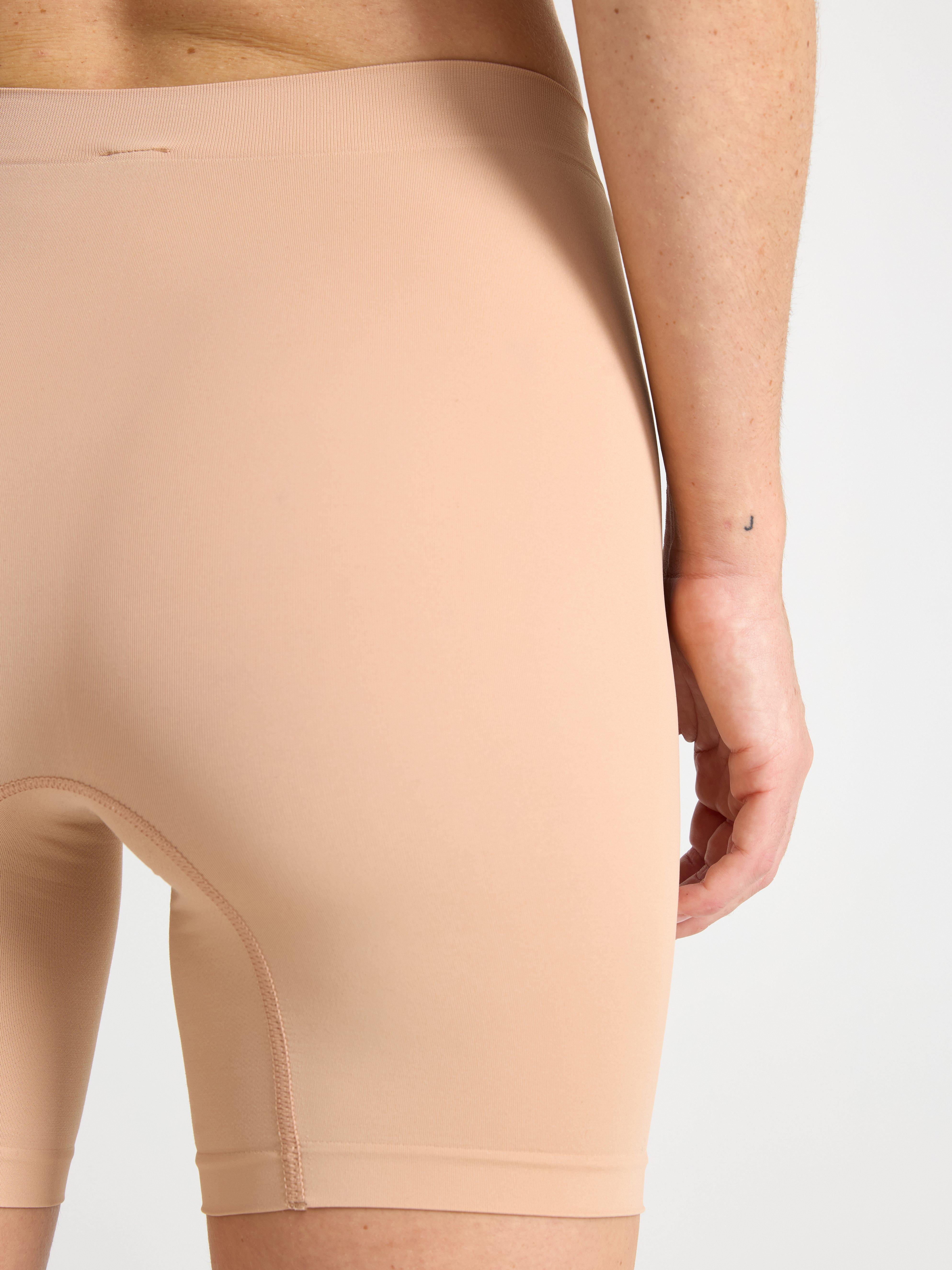 Pantalones cortos de ciclista de talle alto sin costuras, color beige.