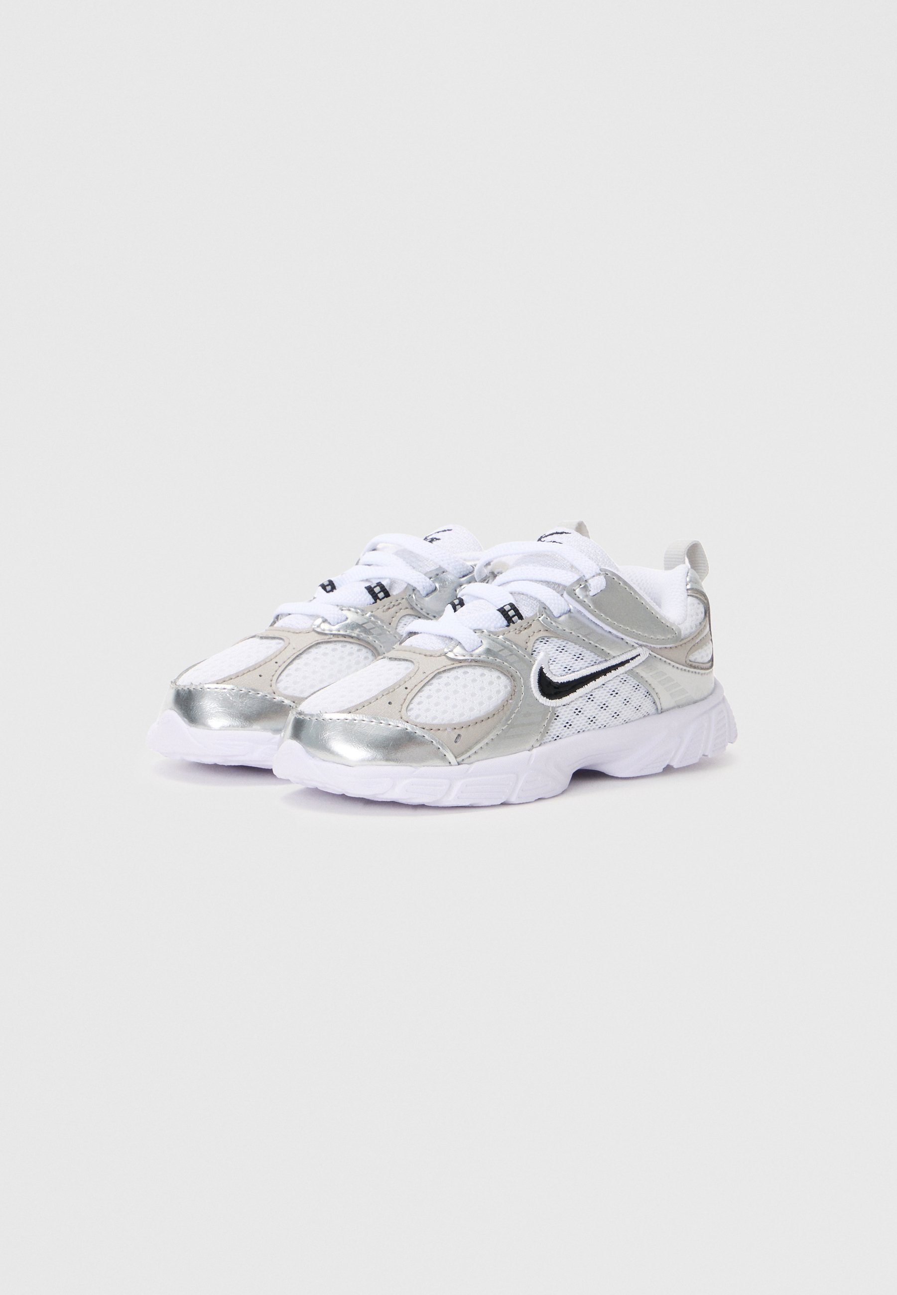 Nike Sportswear V5 UNISEX - Buty sportowe - biały/czarny/szary/szary college