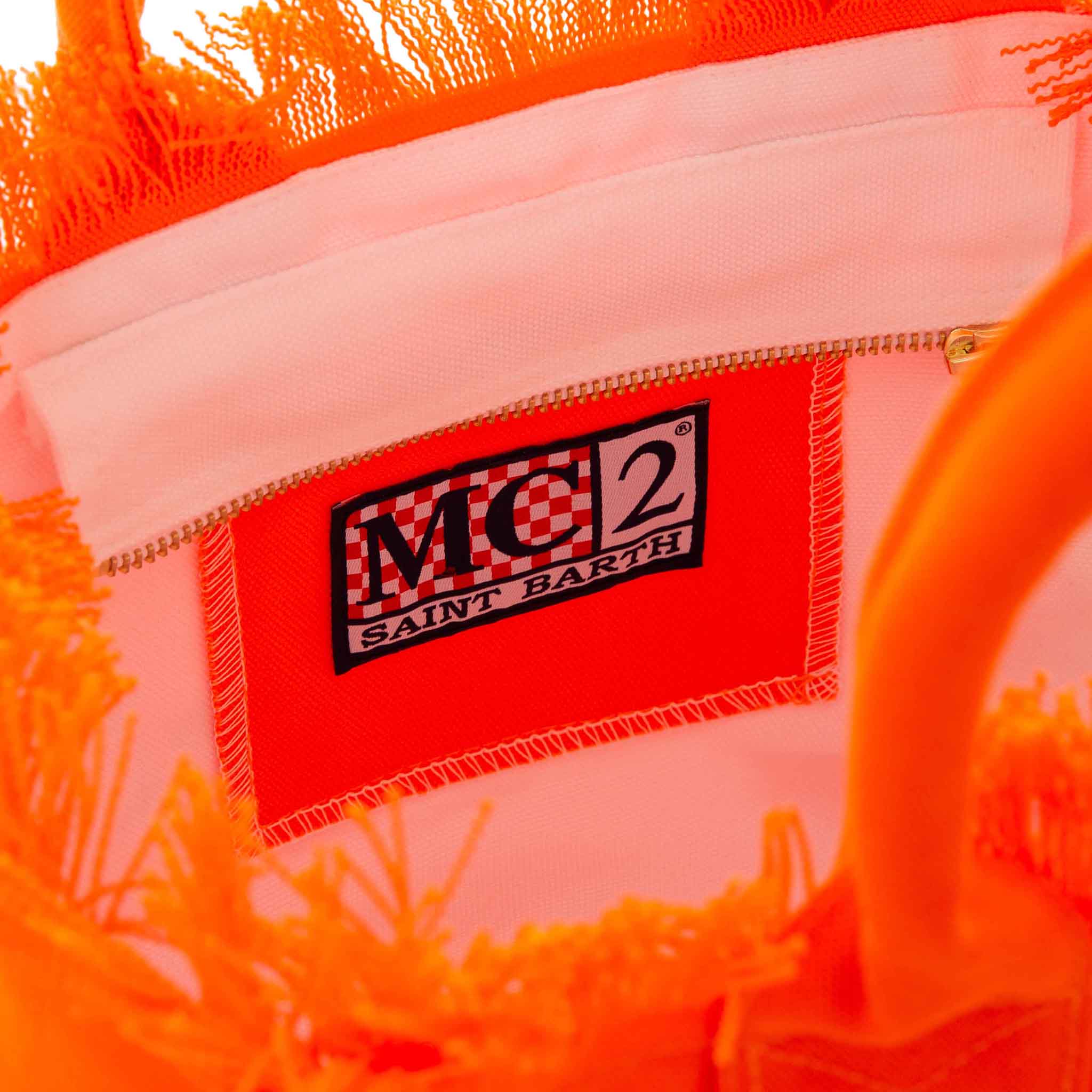 Colette Handtasche in Neonorange mit Fransen und Saint Barth Logo | Innenklappe mit Metallreißverschluss | Innentasche mit Reißverschluss | Größe: 26 x 14 x 23 cm | MC2 Saint Barth