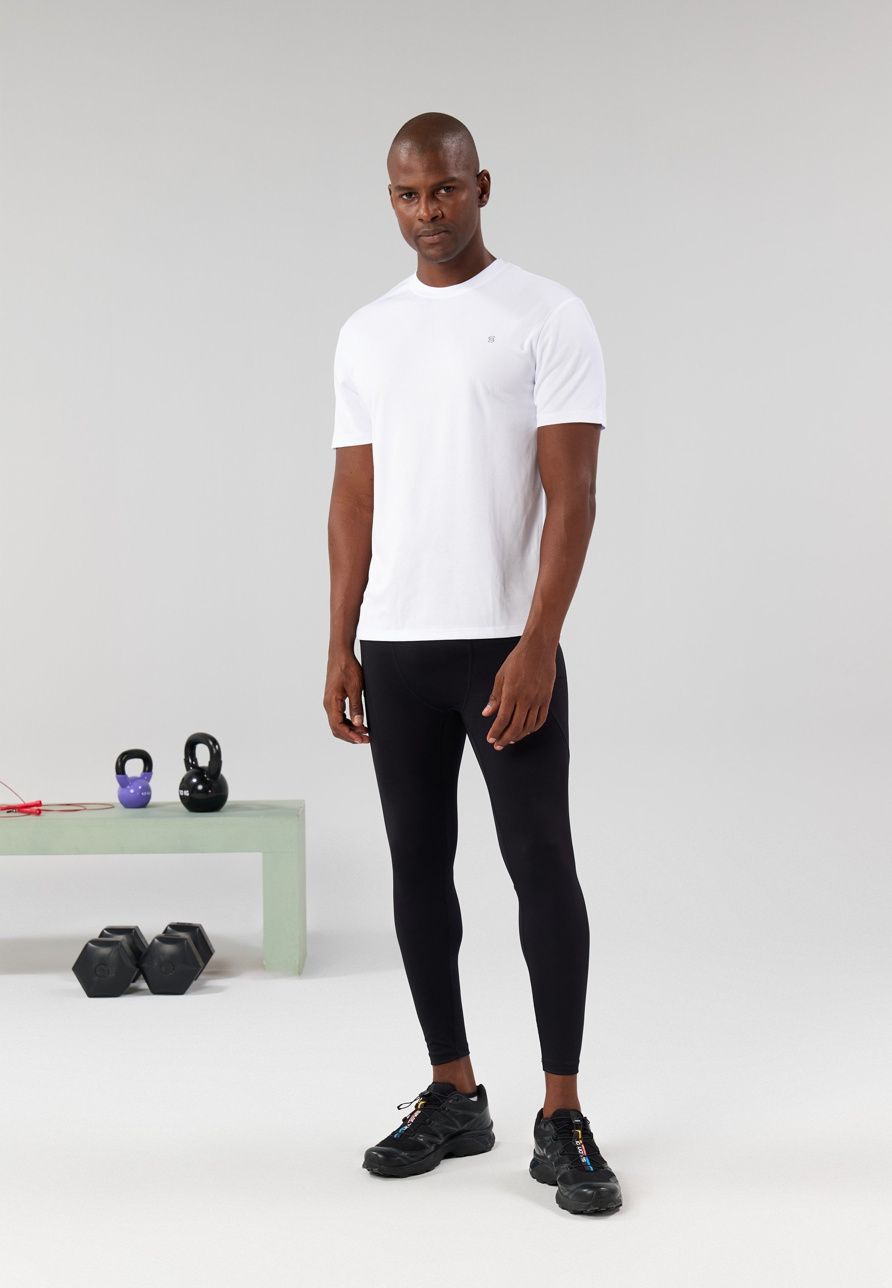 Confezione da 2 t-shirt Pier One Sport ESSENTIAL a vestibilità regolare - T-shirt basic - nero/bianco