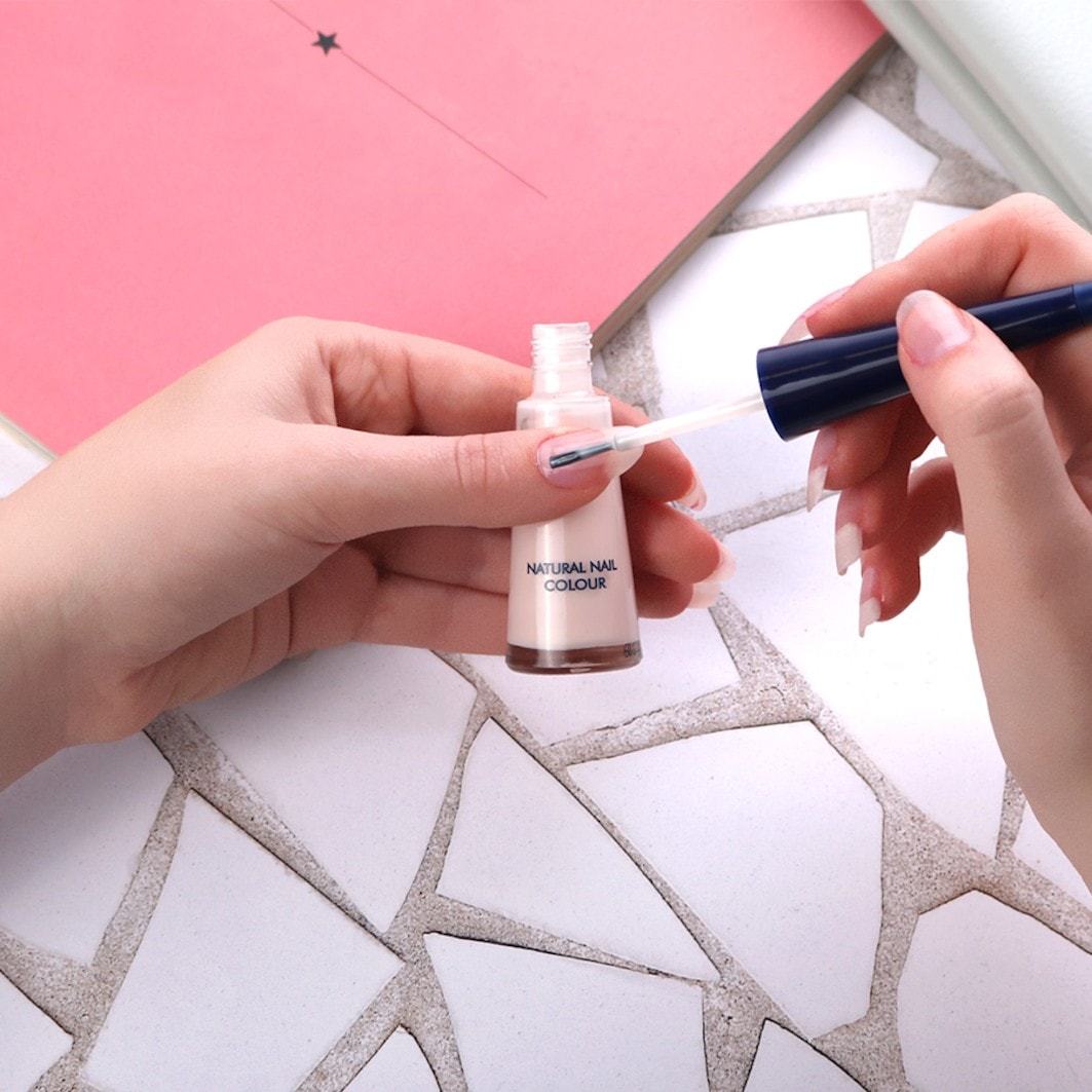 Herome Cosmetics nagu laka roku kopšanai Dabīga nagu laka Glamour - 8 ml