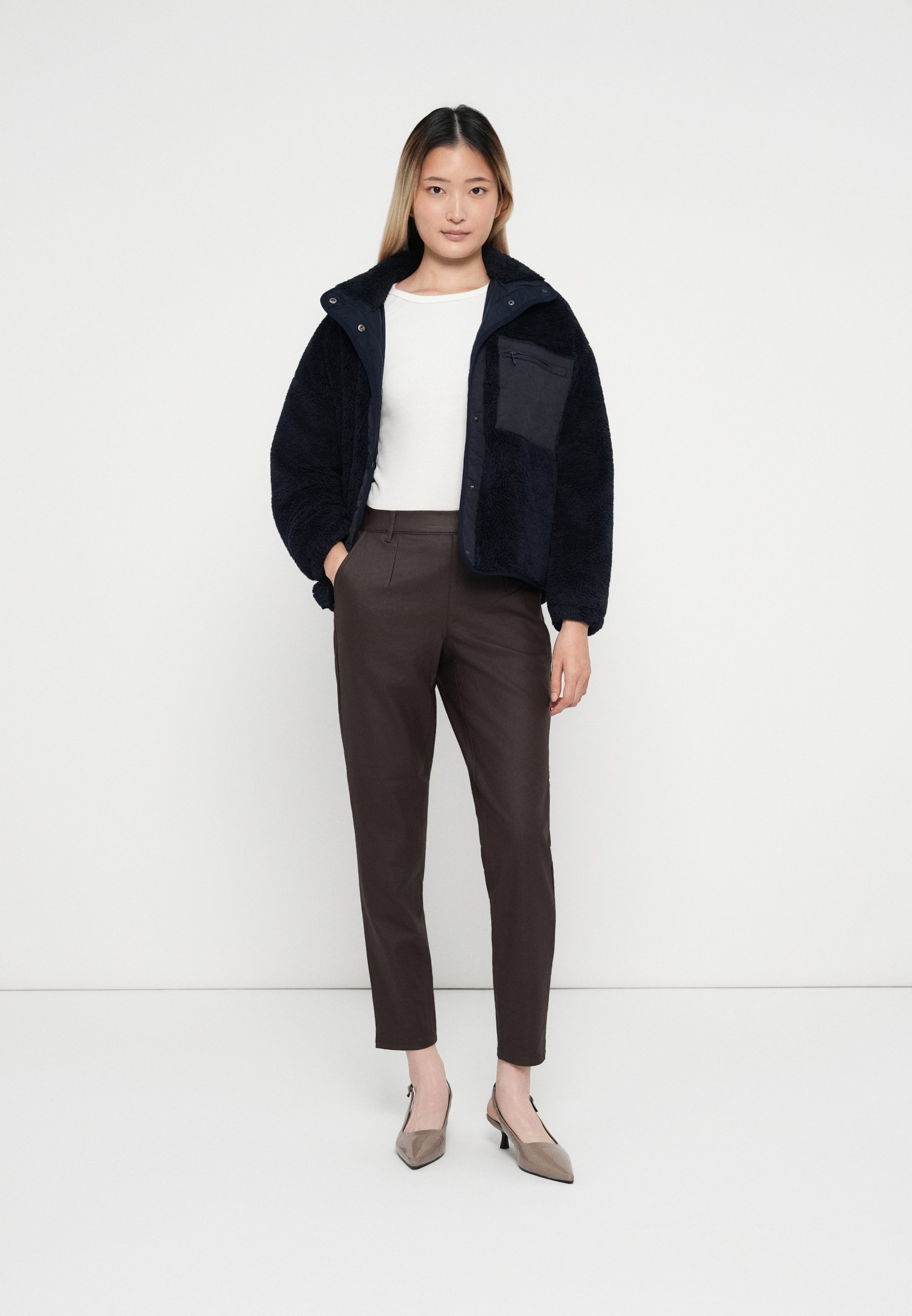 Oggetto OBJBELLE LISA COATED - Pantaloni - marrone foca