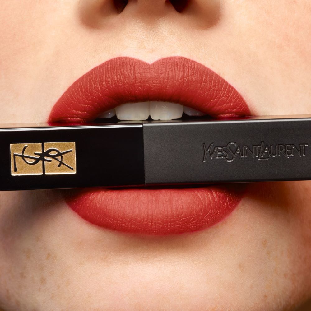 Rouge Pur Couture The Slim Velvet Radical Luksusa lūpu krāsas