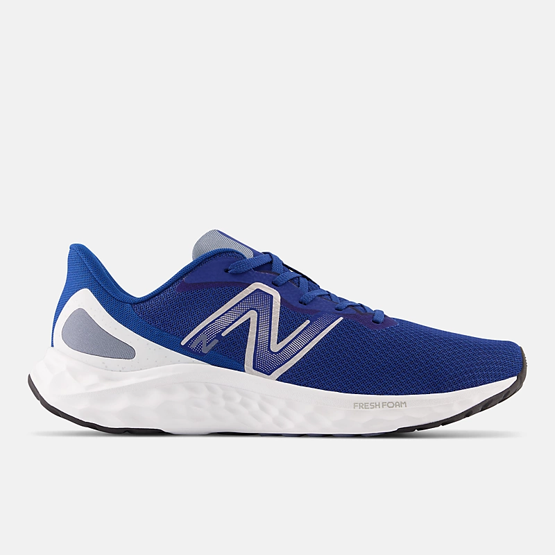 Męskie buty Fresh Foam Arishi v4 – niebieskie z białym och srebrnym metalicznym wykończeniem