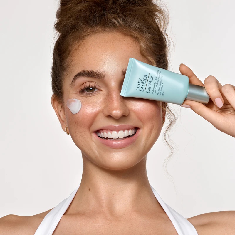Estée Lauder DayWear Multi-Protection antioksidantna vlažilna krema z zaščitnim faktorjem SPF 15 za vse tipe kože