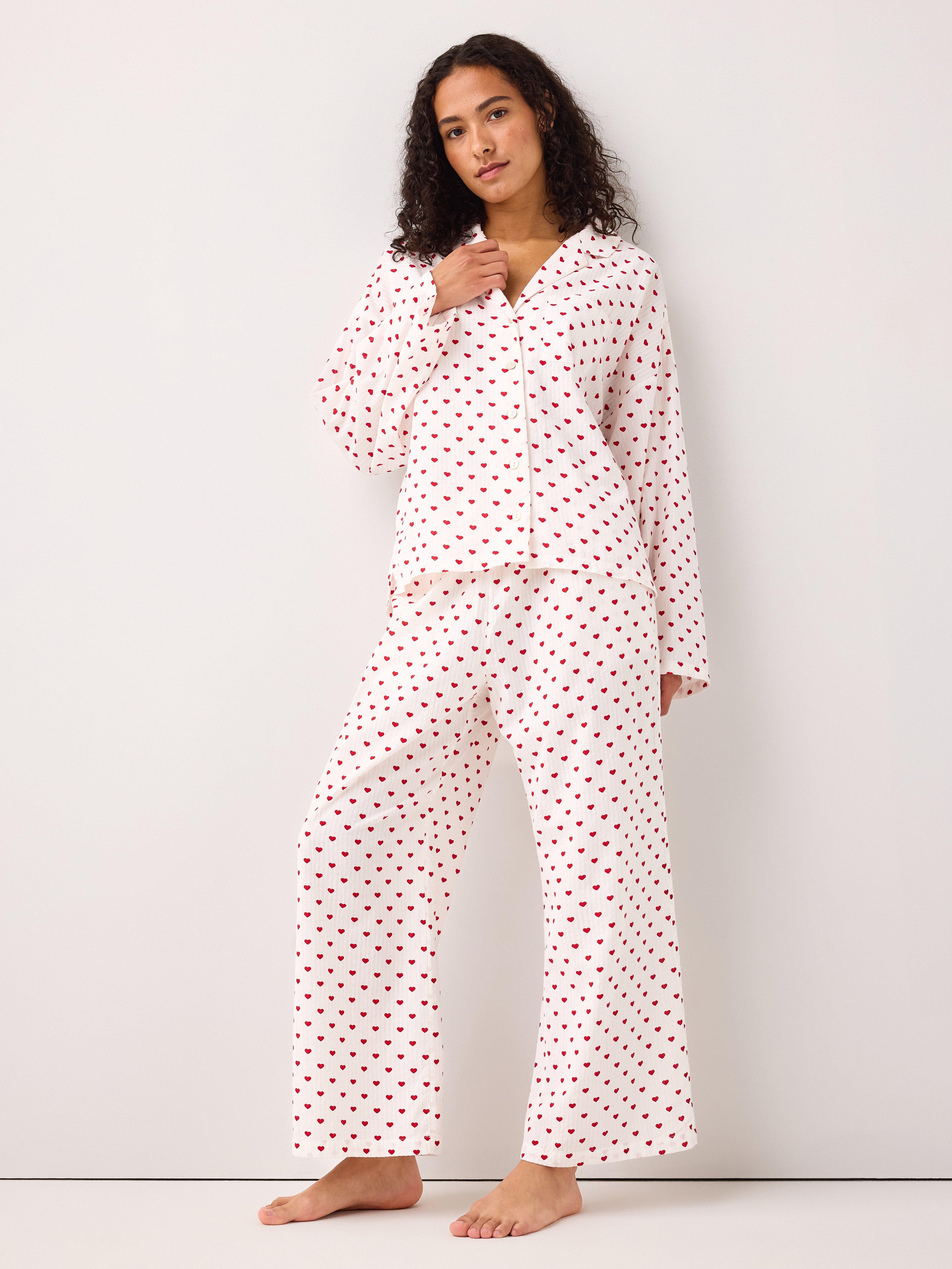 Calças de pijama em ondas de riacho