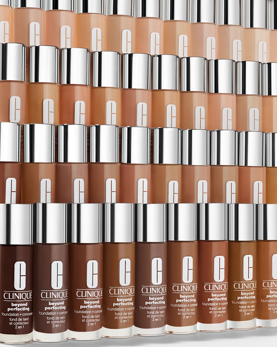 CLINIQUE Beyond Perfecting Liquid Foundation Ένα foundation και concealer σε ένα για φυσική εμφάνιση που διαρκεί 24 ώρες.