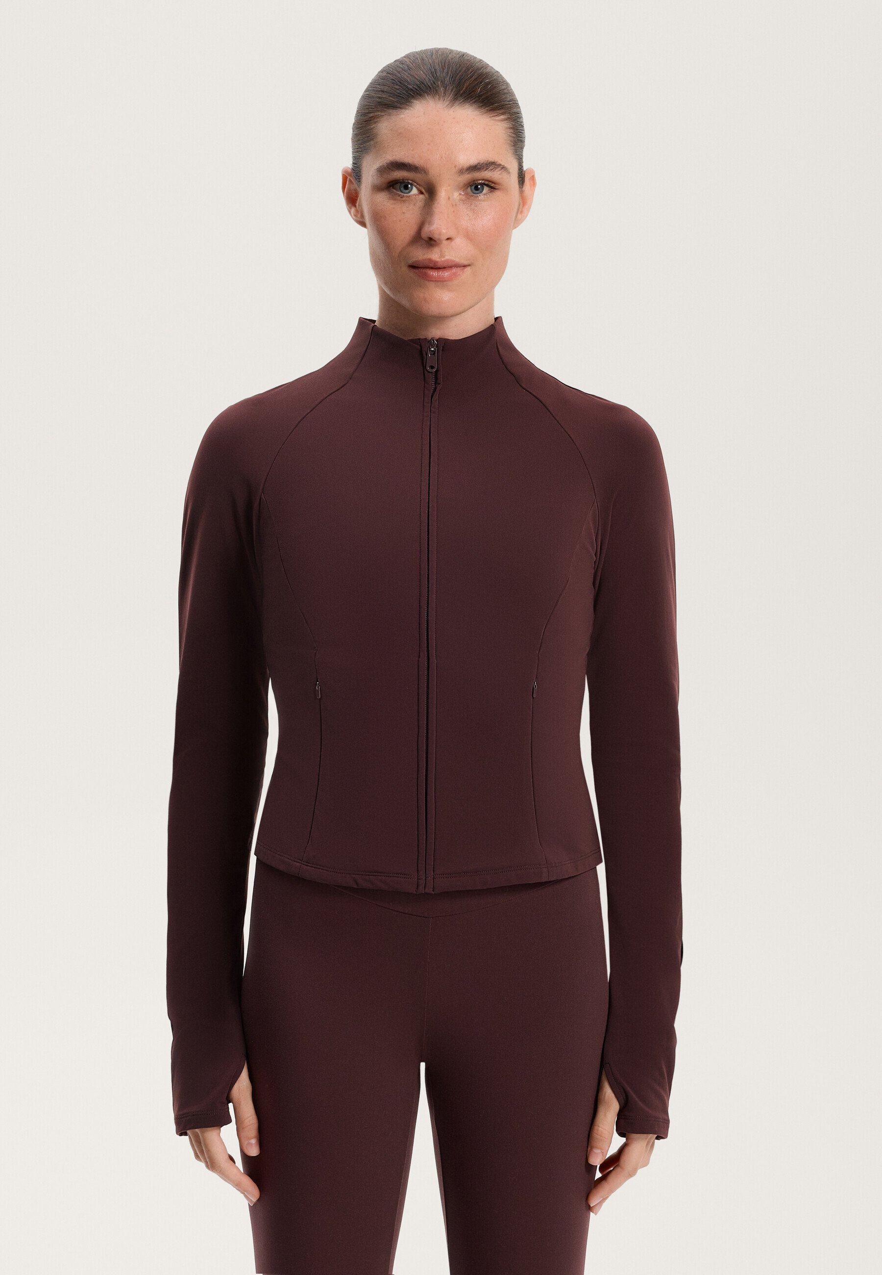 OYSHO LIGHT AND WARM CROPPED TECHNICAL - Hardloopjack - bruin