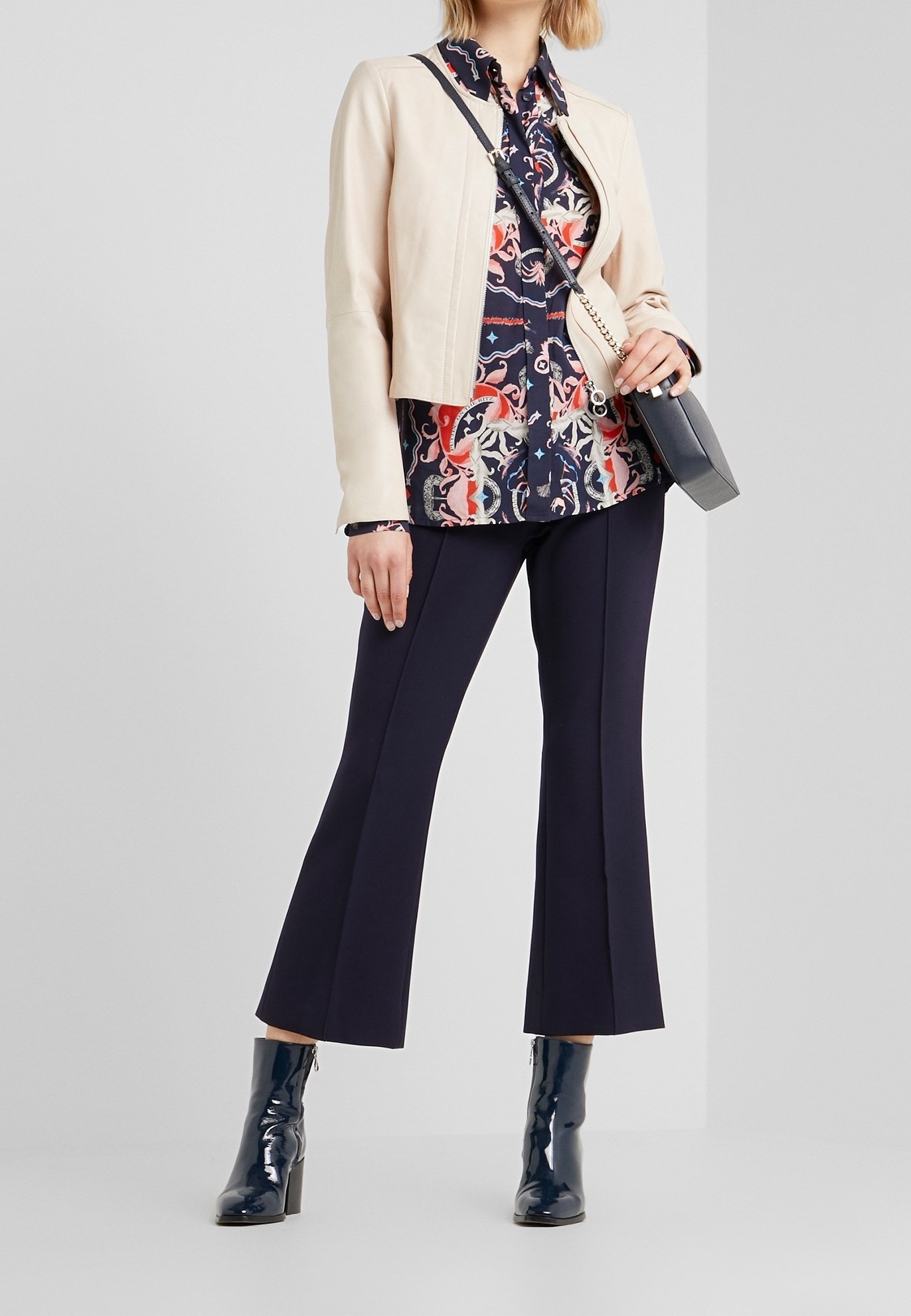 Pantaloni RIANI - blu scuro
