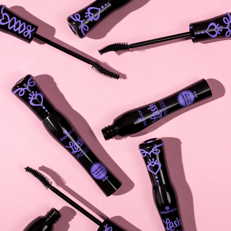 máscara para cílios essence Lash PRINCESS proporciona volume e curvatura aos cílios.