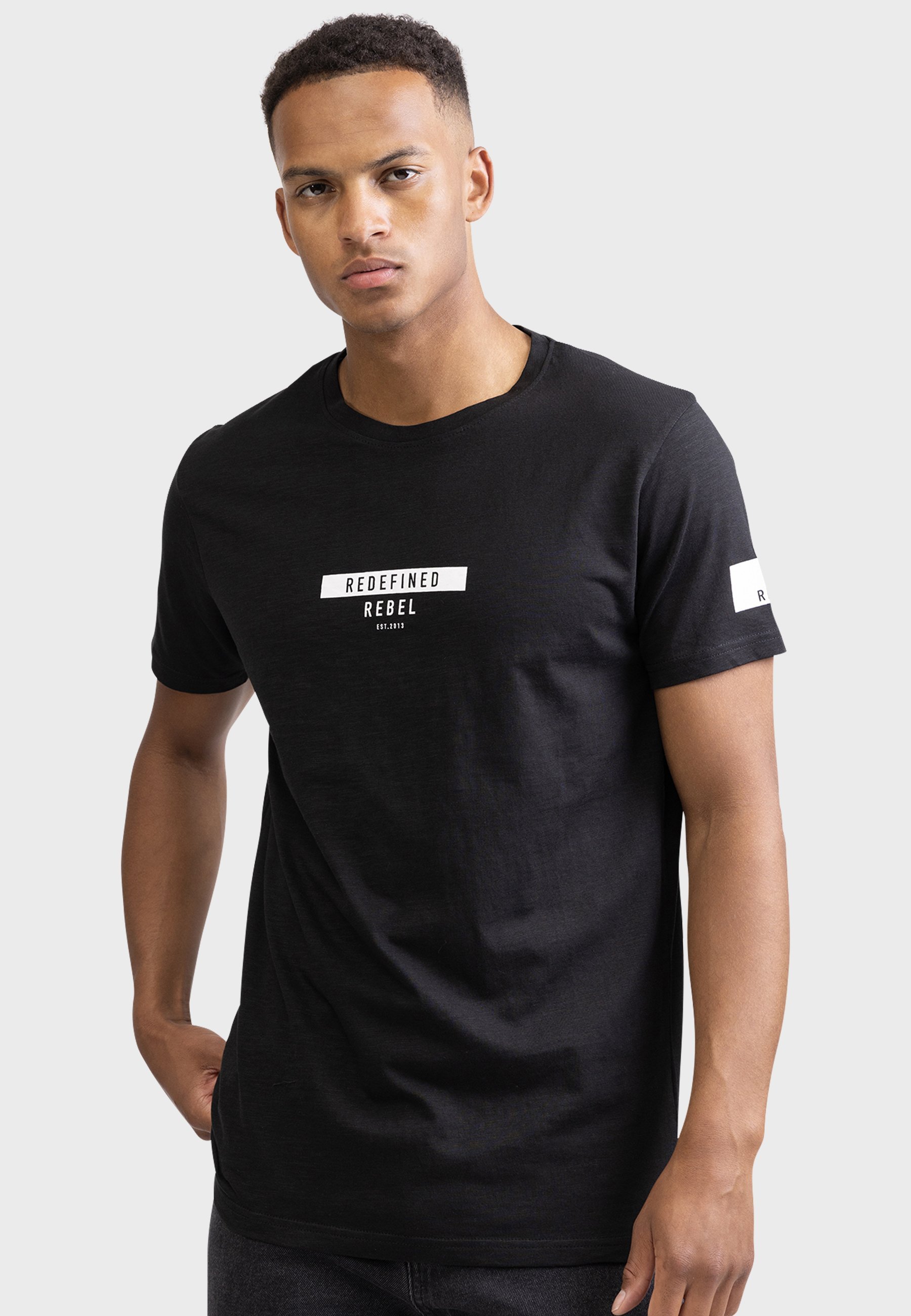 Redefined Rebel GUTI TEE - Printtipaita - black
