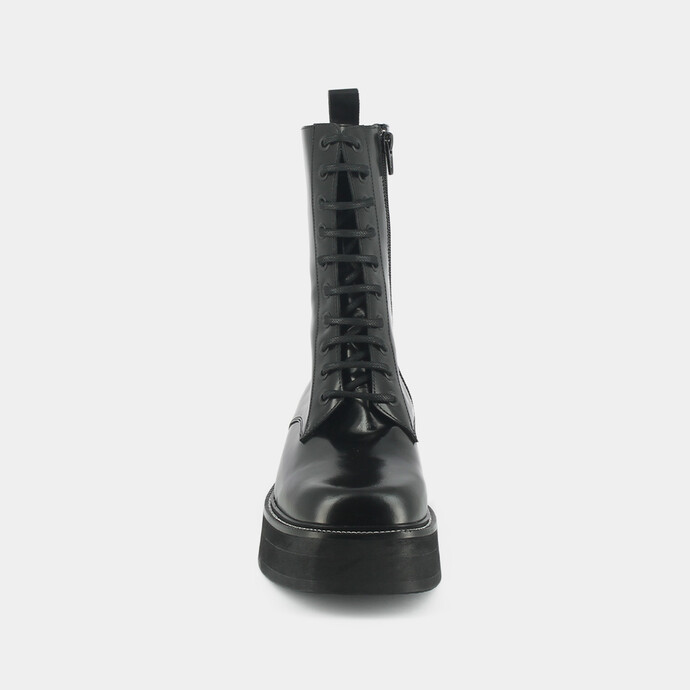 Boots à lacets et semelles épaisses  en cuir glacé noir