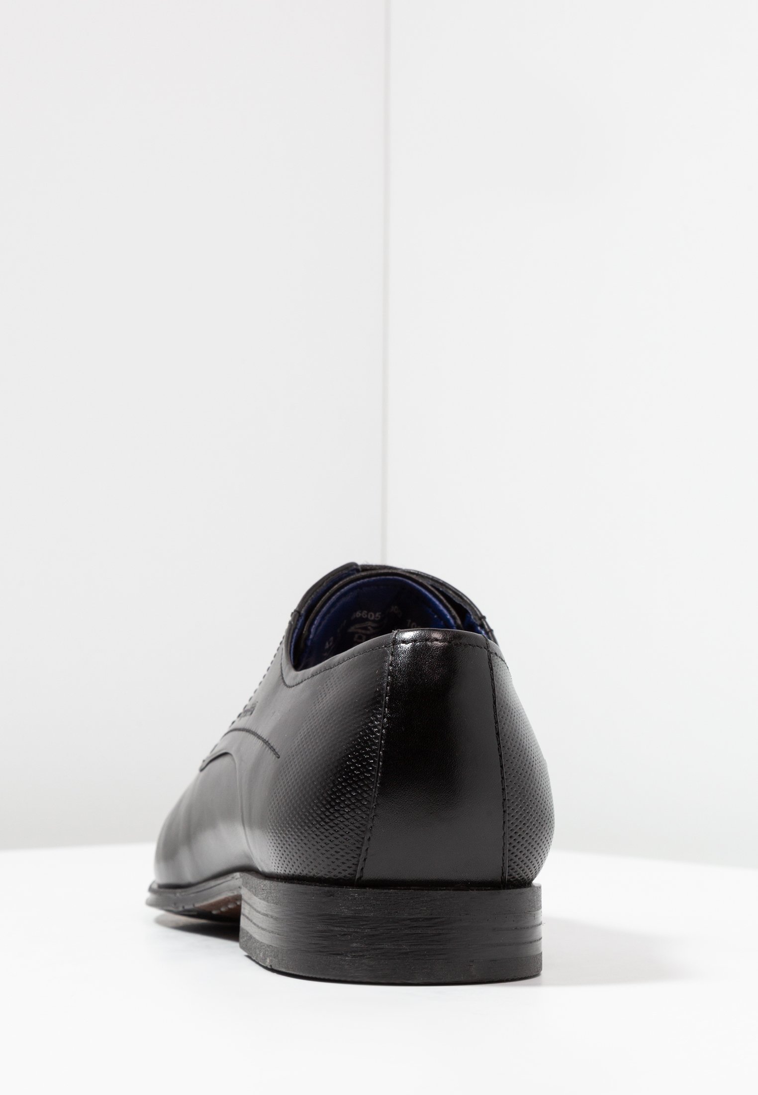 Chaussures à lacets Bugatti Smart - noires