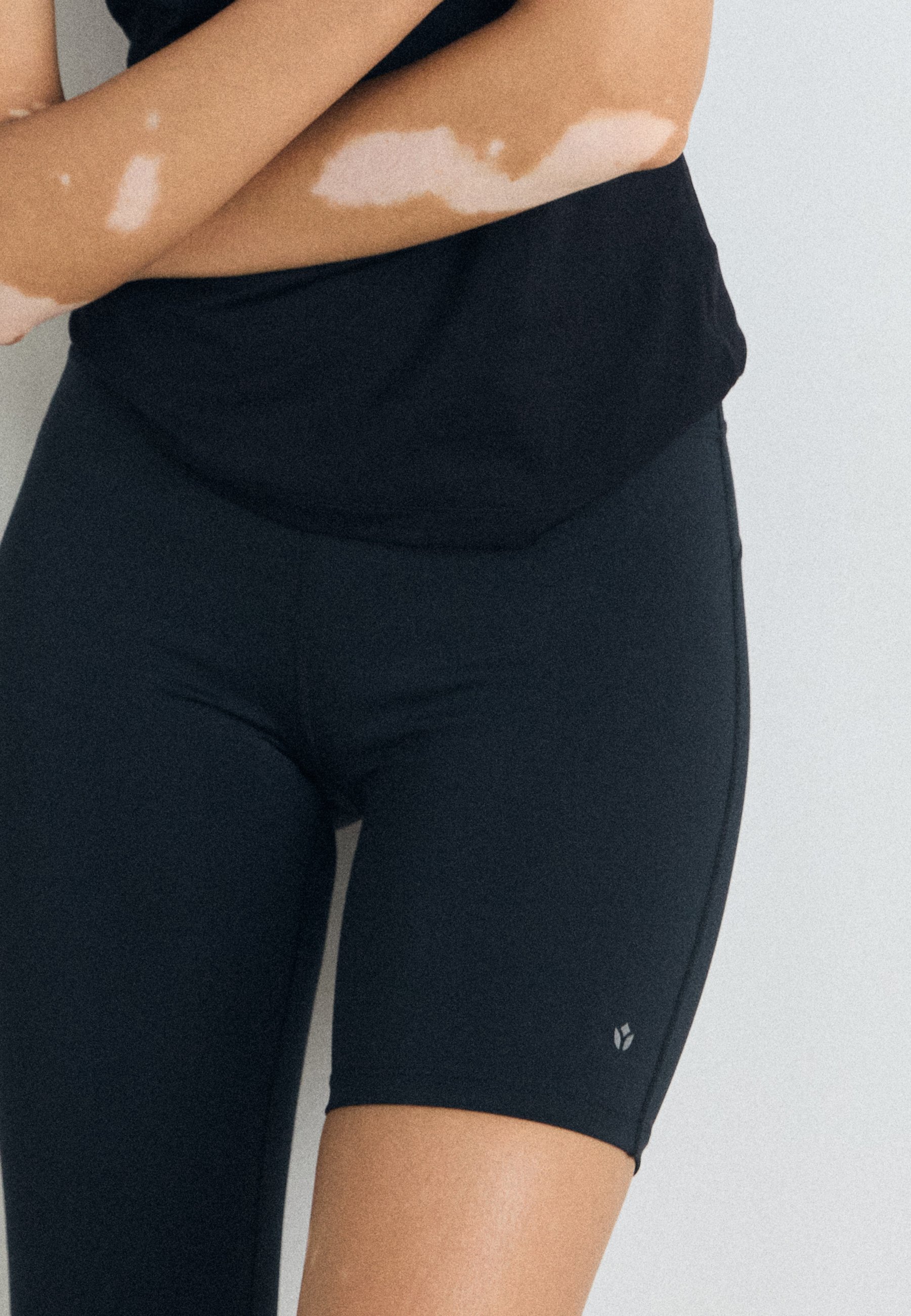 Even&Odd active ADAPTIVE LEGGINGS - Legginsit - musta/vasen lyhytlahkeinen