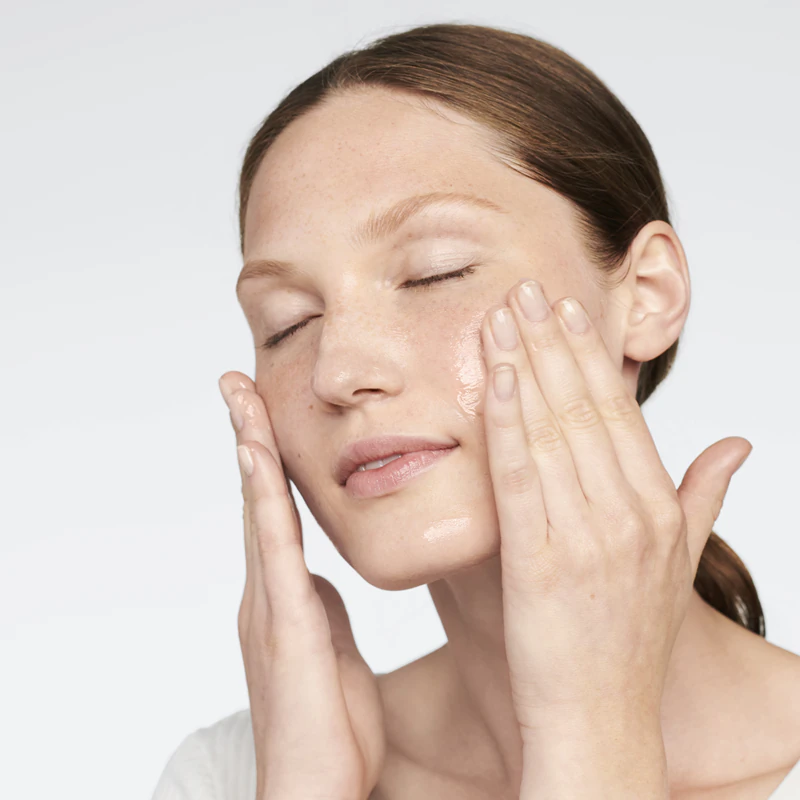 Clinique Moisture Surge™ SPF 25 Sheer Hydrator hydratačný a vyživujúci denný krém SPF 25