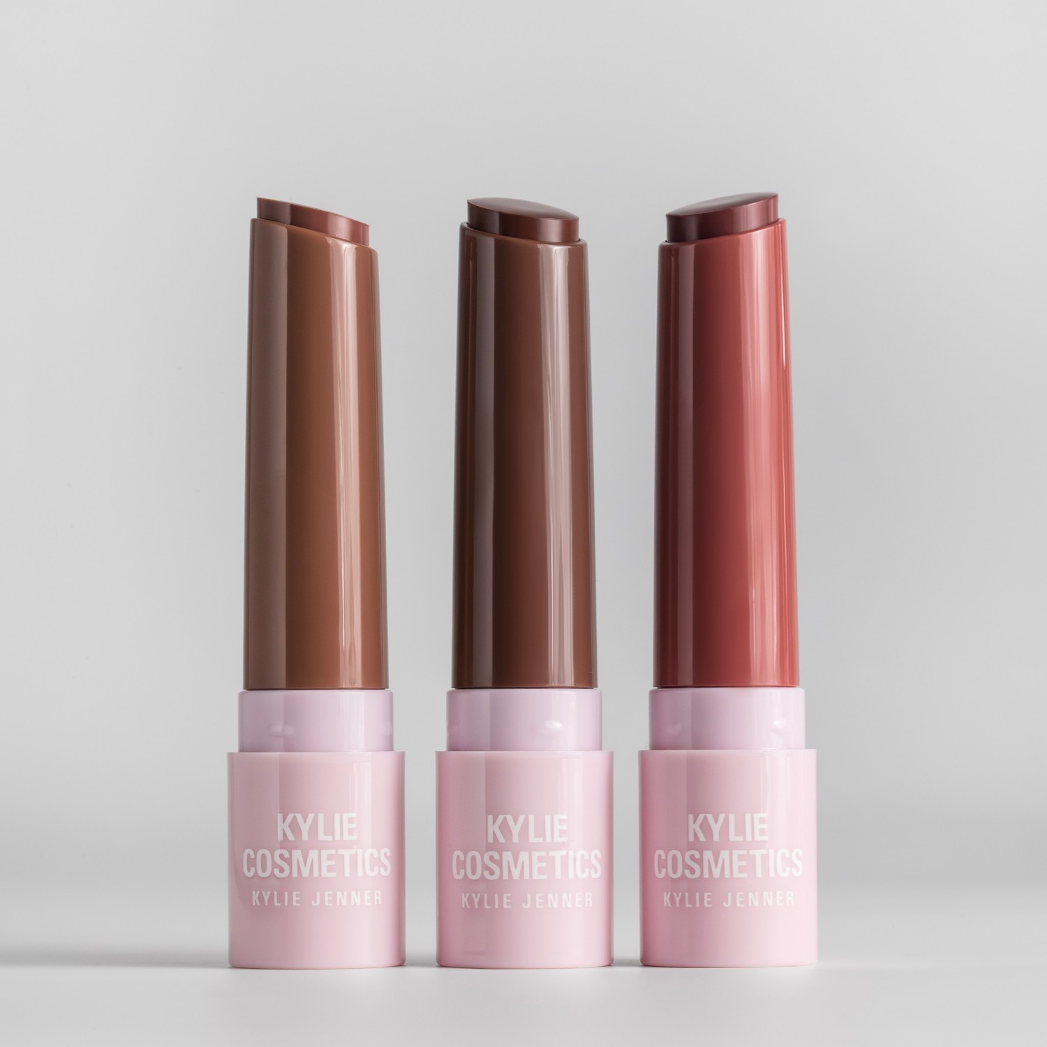 KYLIE COSMETICS lūpų balzamas „Tinted Butter Balm“ – 2,4 g