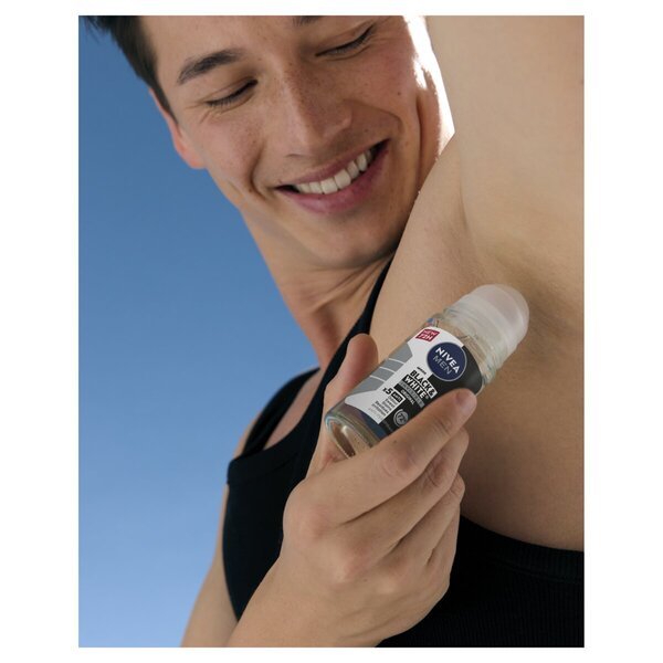 NIVEA Men Black & White Invisible Ultimate Impact antiperspiračný roll-on 50 ml