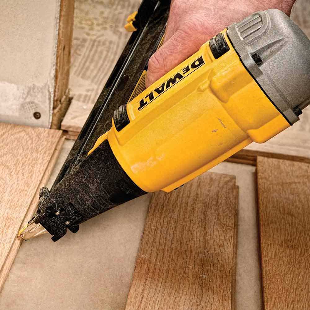 DEWALT 32-64 mm DA-serien 15ga presisjons pneumatisk punktspikerpistol Bradder DPN1564APP-XJ