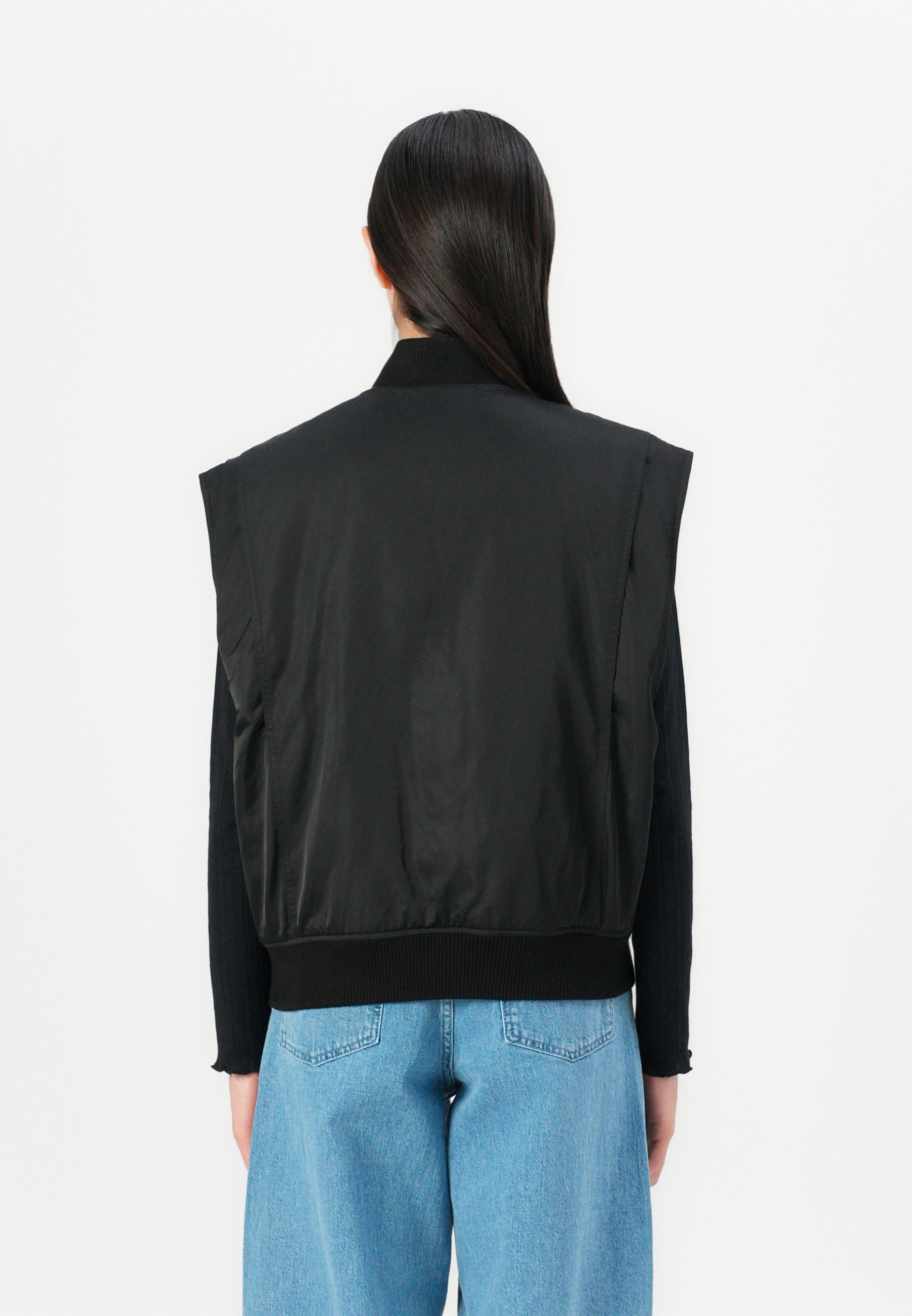 IVY OAK JAMILA - Liemenė - juoda