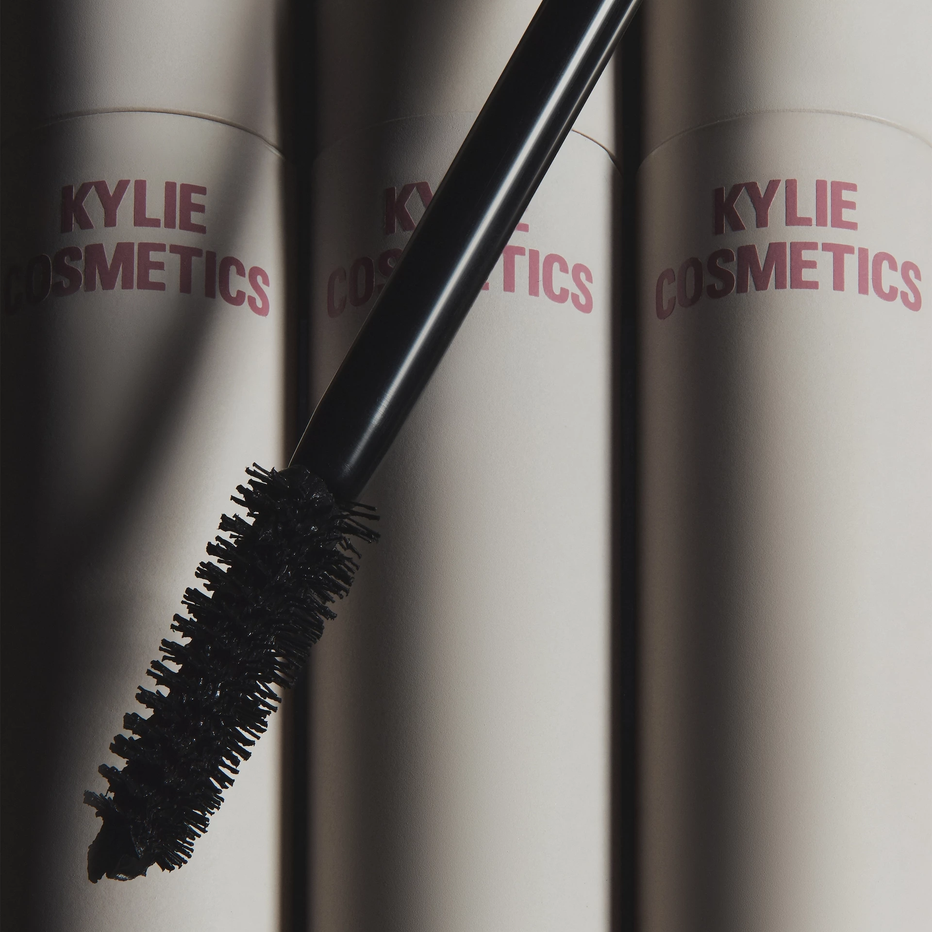 Maskara Wisp Lash 01 Black - Kylie By Kylie Jenner