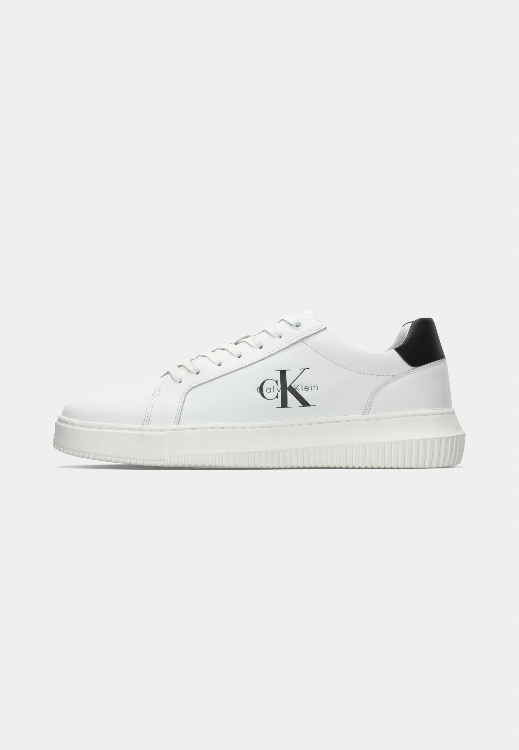 Calvin Klein Jeans CHUNKY CUPSOLE MONO - Sneakers - bianco/nero