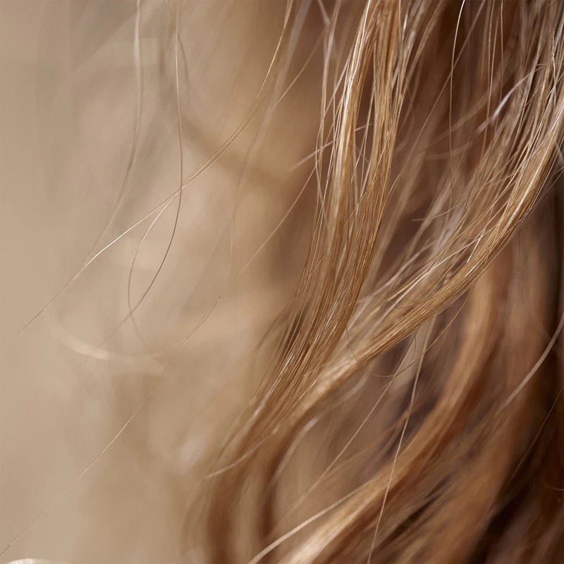 „Hair Rituel by Sisley The Intense Nutrition Hair Care Mask“ intensyviai maitinanti kaukė sausiems ir nusilpusiems plaukams.