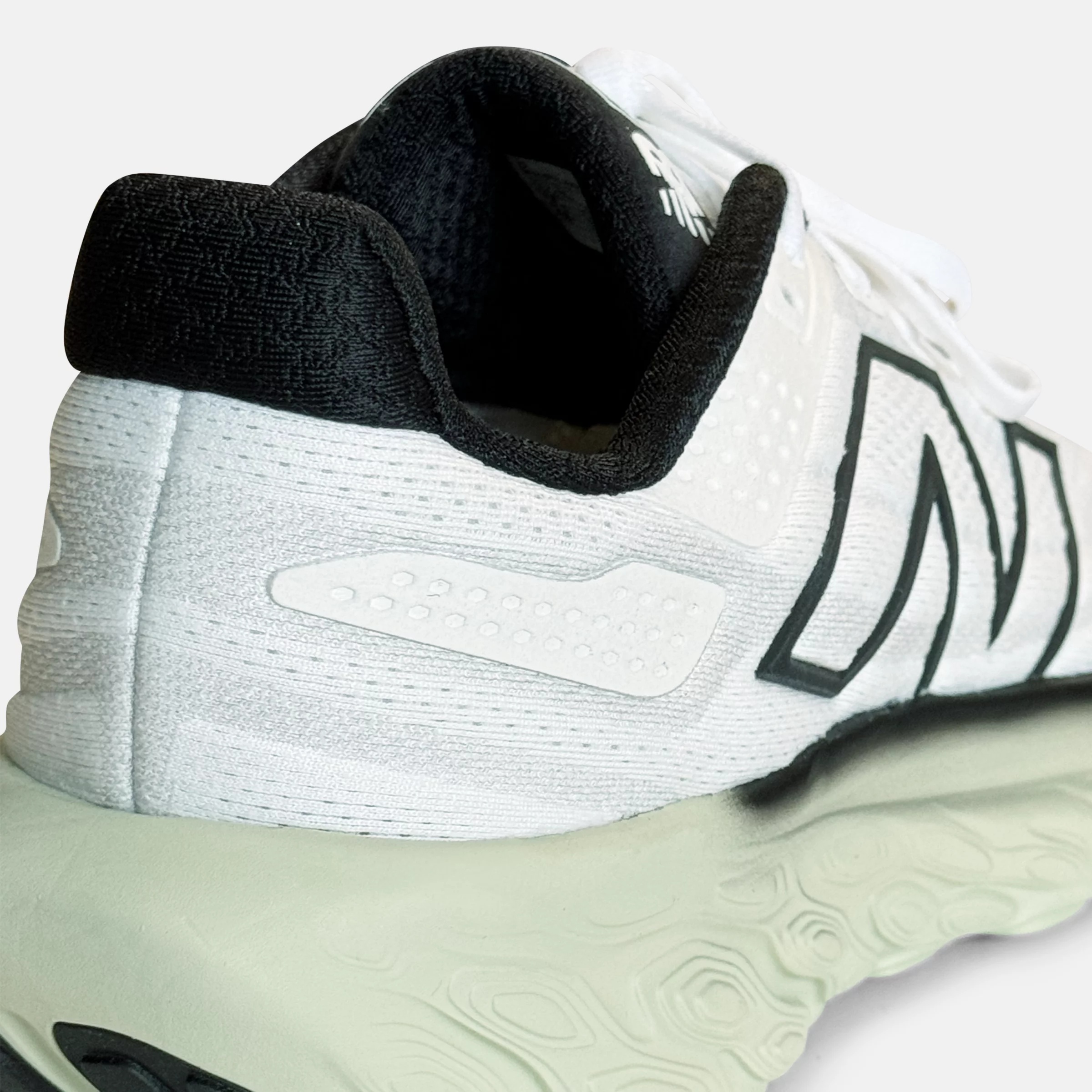 Fresh Foam X 1080v13 White con lichen green