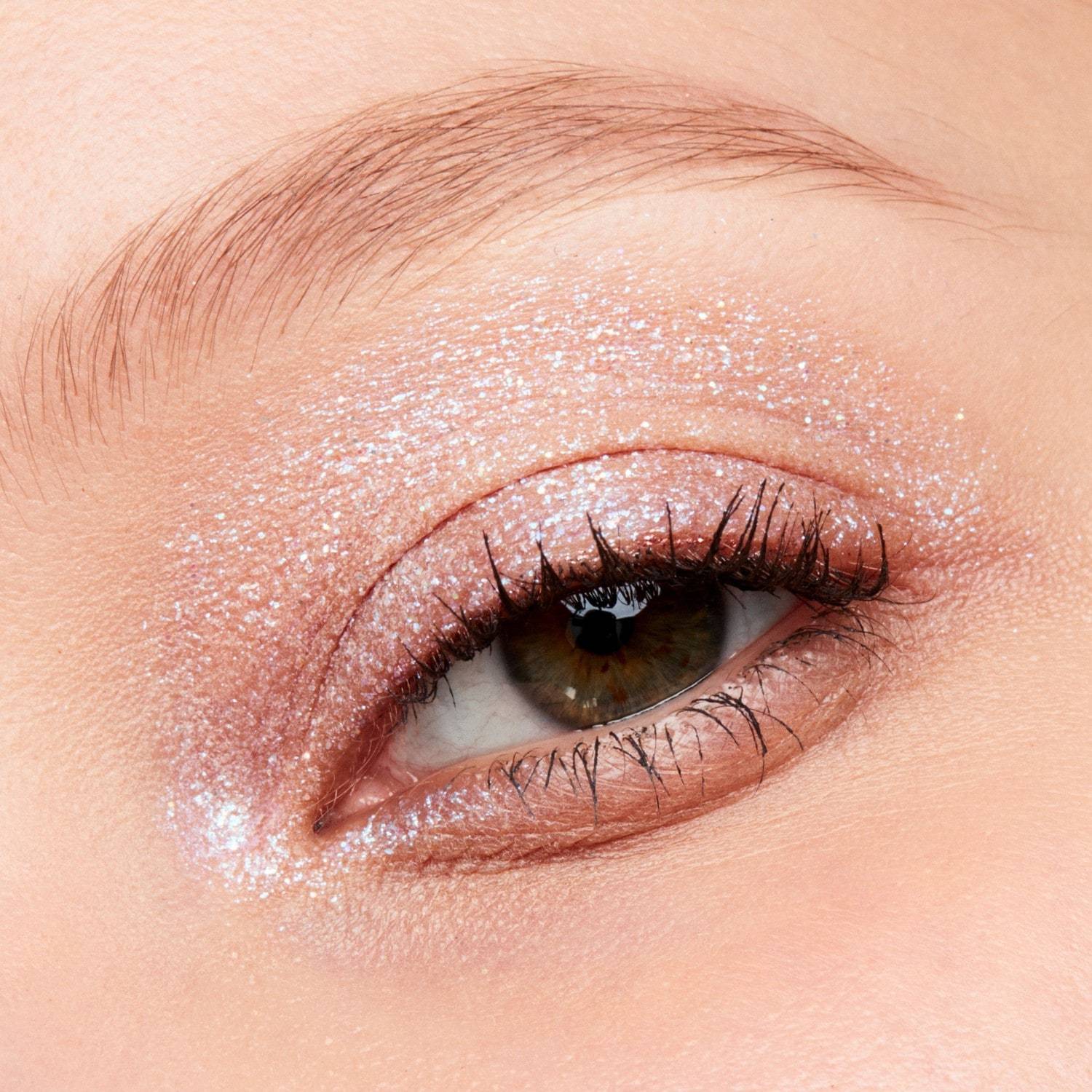 MAC tečno sjenilo za oči Dazzleshow – 4,6 g