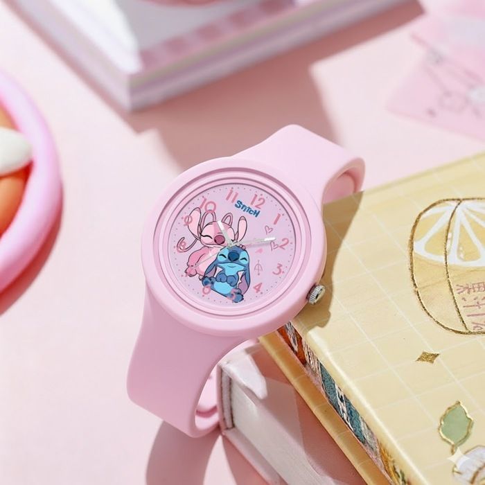 Orologio per bambini Stitch Angel rosa: un modo divertente e confortevole per imparare a usare il tempo.