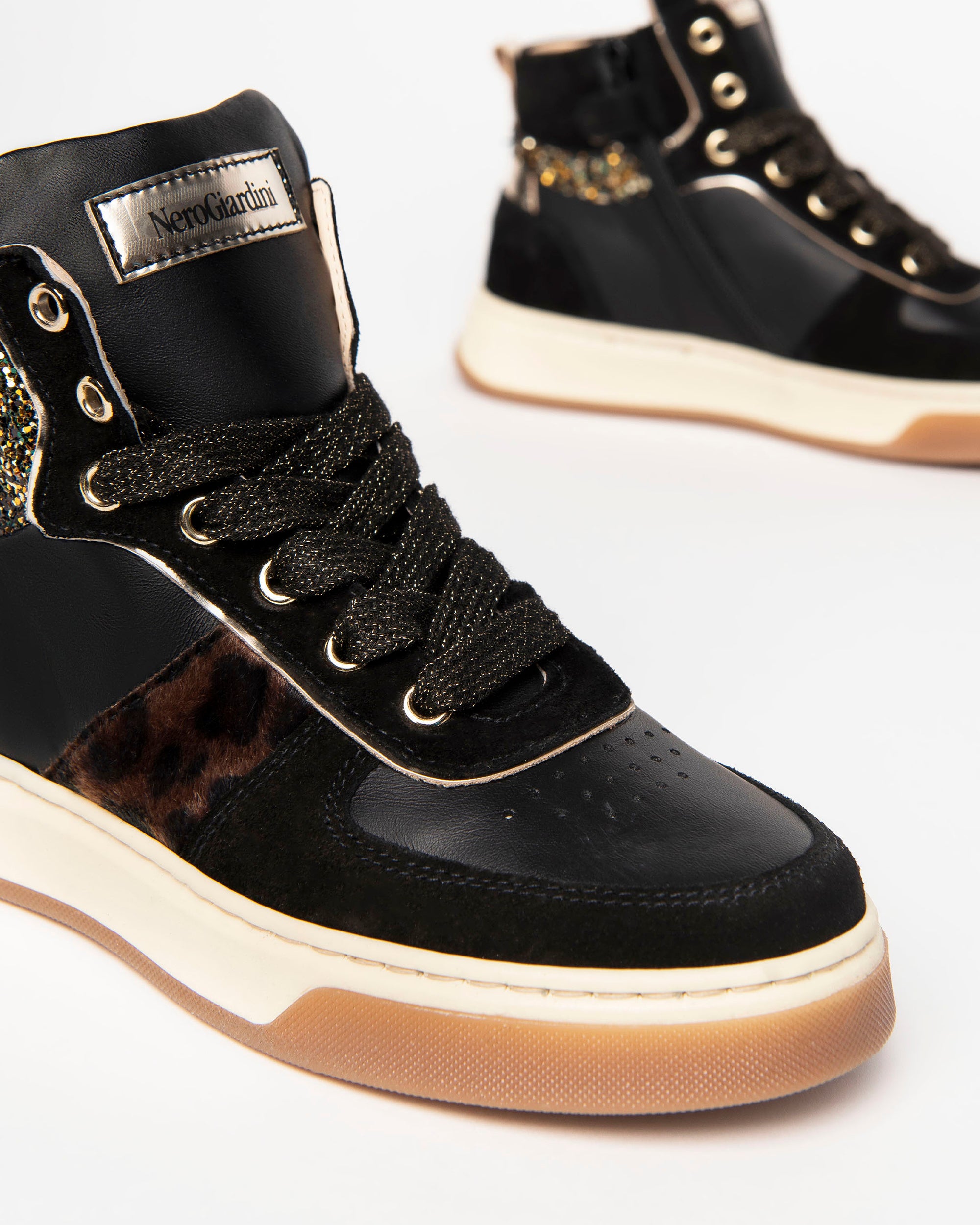  Sneaker aus Wildleder und Leder für Teenager-Mädchen