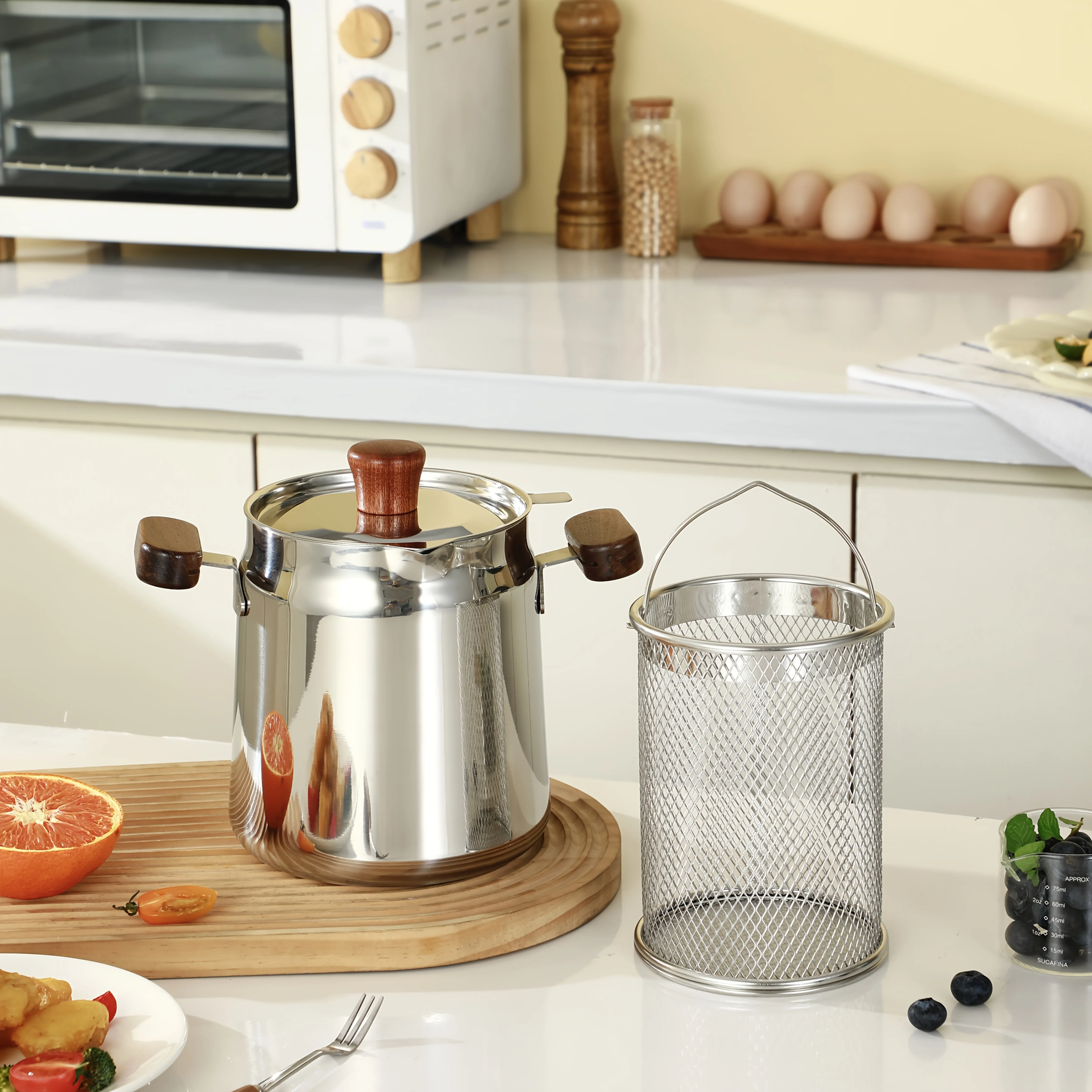 Friteuse à double anse en acier inoxydable 304 avec poignée en bois, idéale pour la cuisine, la friture de frites et de nuggets de poulet.