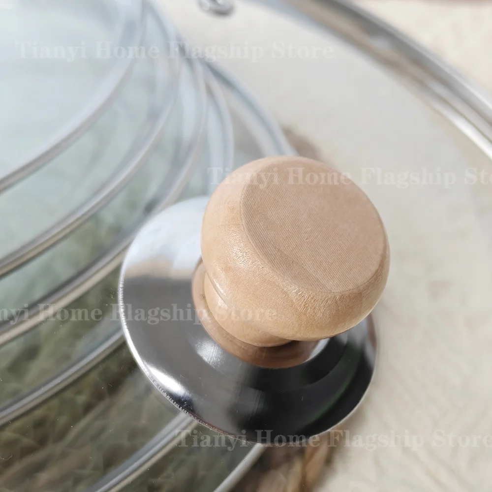 Couvercle de casserole en verre trempé avec poignée en bois et rebord, anti-éclaboussures et incassable, rond, pour une utilisation polyvalente dans la cuisine domestique.