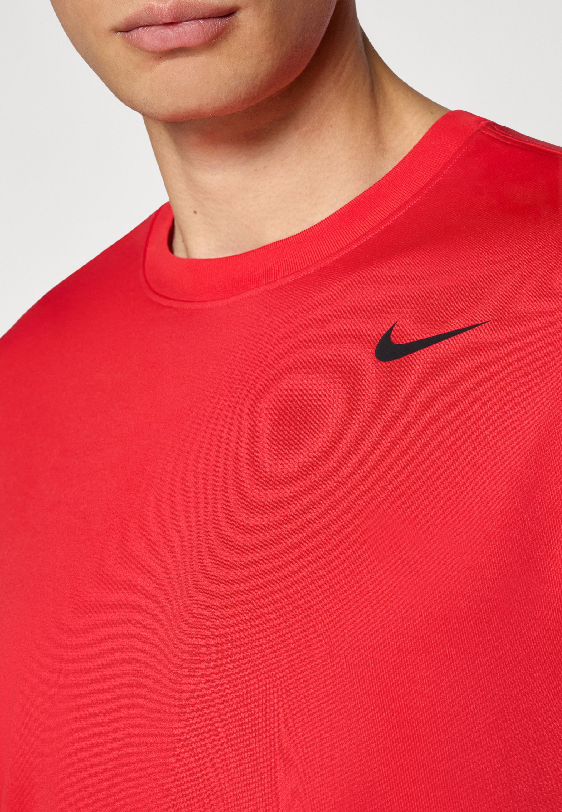 Nike Performance TEE RESET - Sport T-shirt - universiteitsrood/zwart