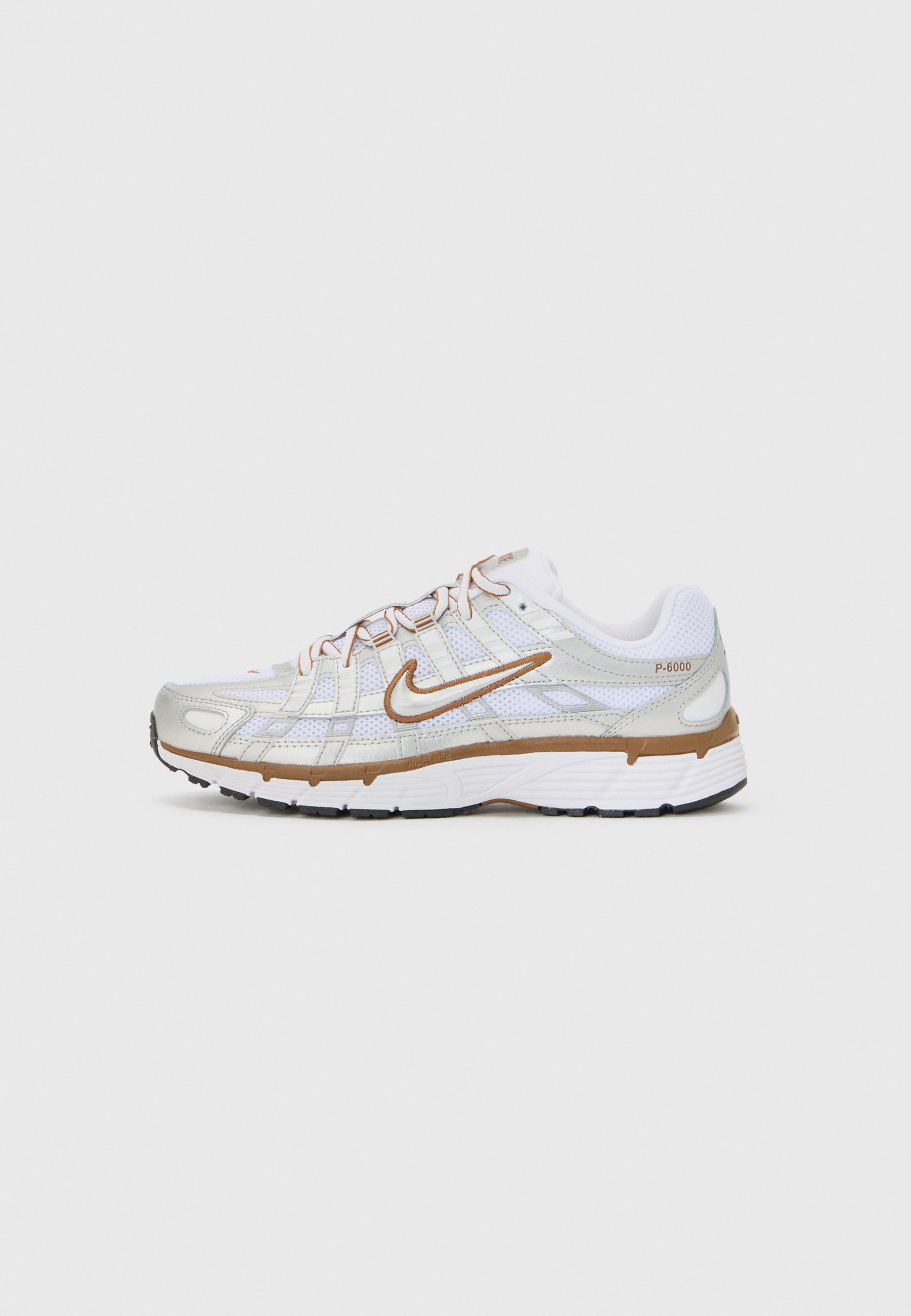 Nike Sportswear P 6000 - Tenisky - white/metallic silver-coloured/british tan/sail
