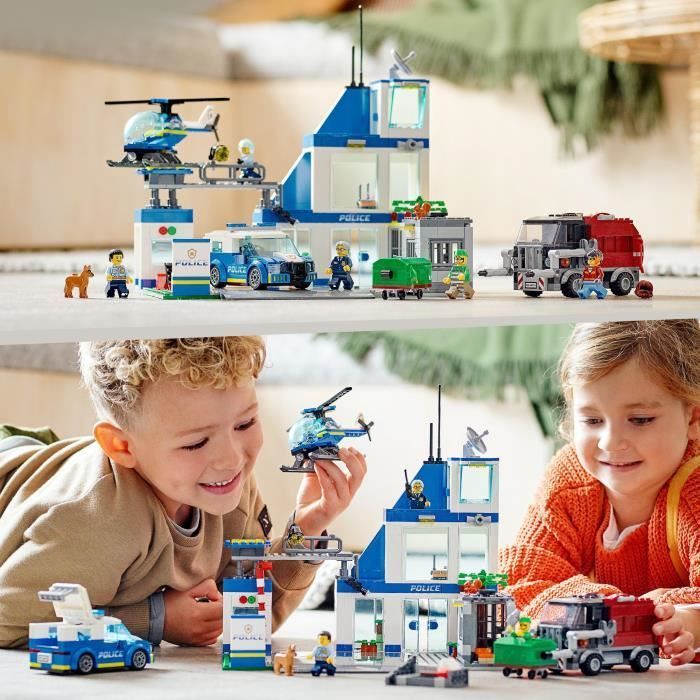 LEGO® City 60316 Le Commissariat de Police, Jouet Hélicoptère, Voiture de Police, Chien Figurine, Camion Poubelle Jouet