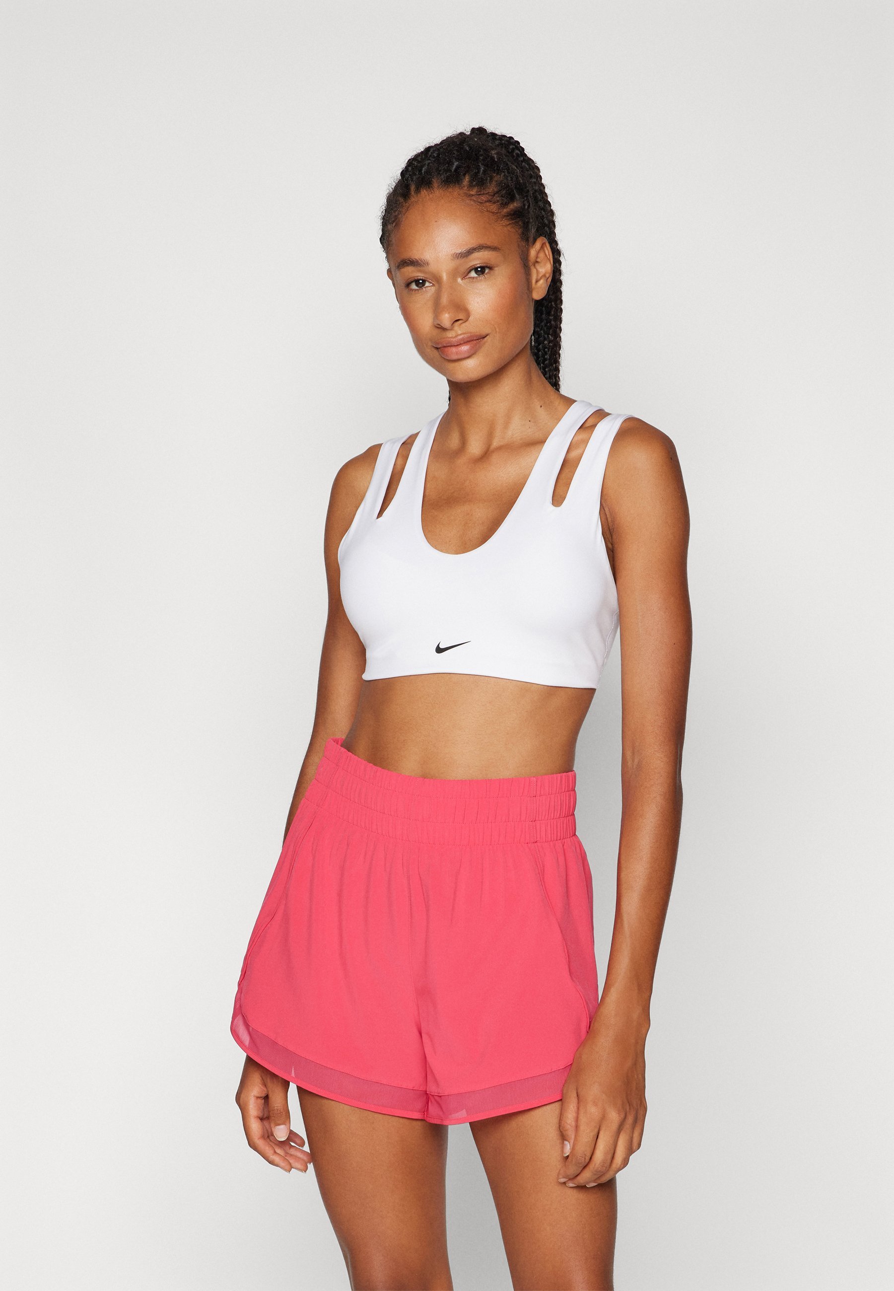 Nike Performance INDY FREESTYLE BRA - Sportbeha met lichte ondersteuning - wit/zwart