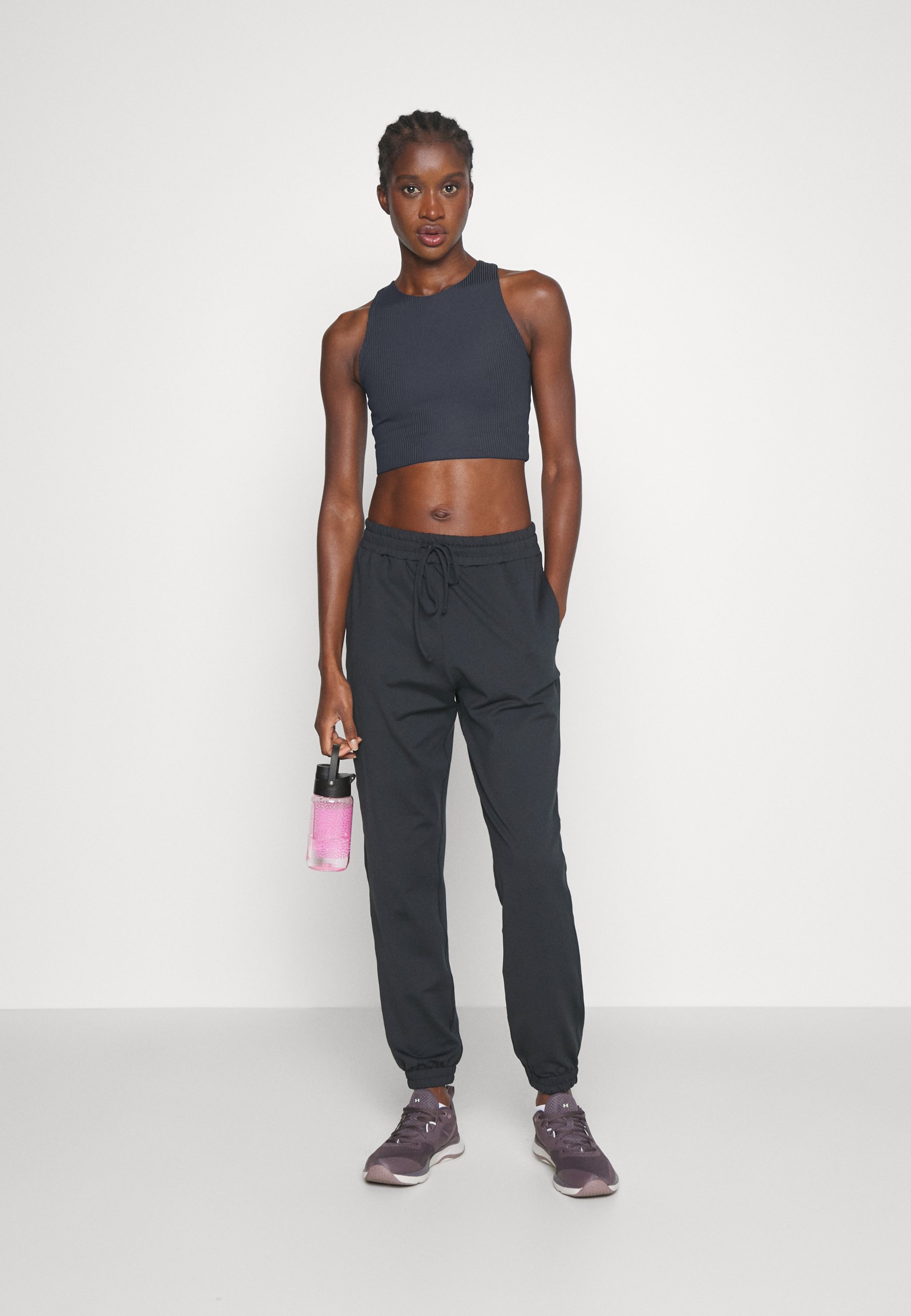 Soutien-gorge de sport Girlfriend Collective RIB DYLAN - Maintien moyen - Noir