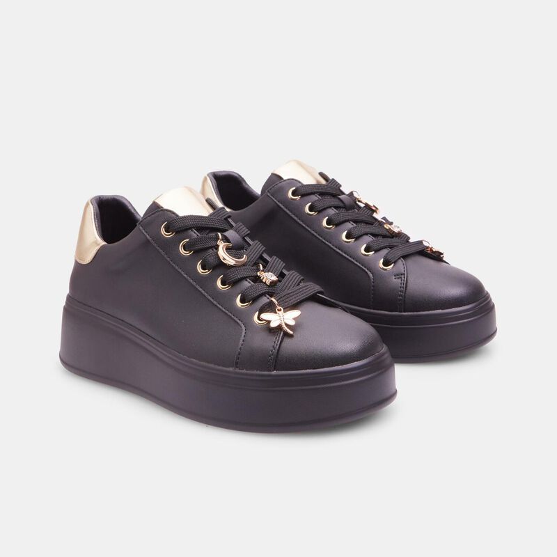 Damsneakers med snörning och juvelapplikationer