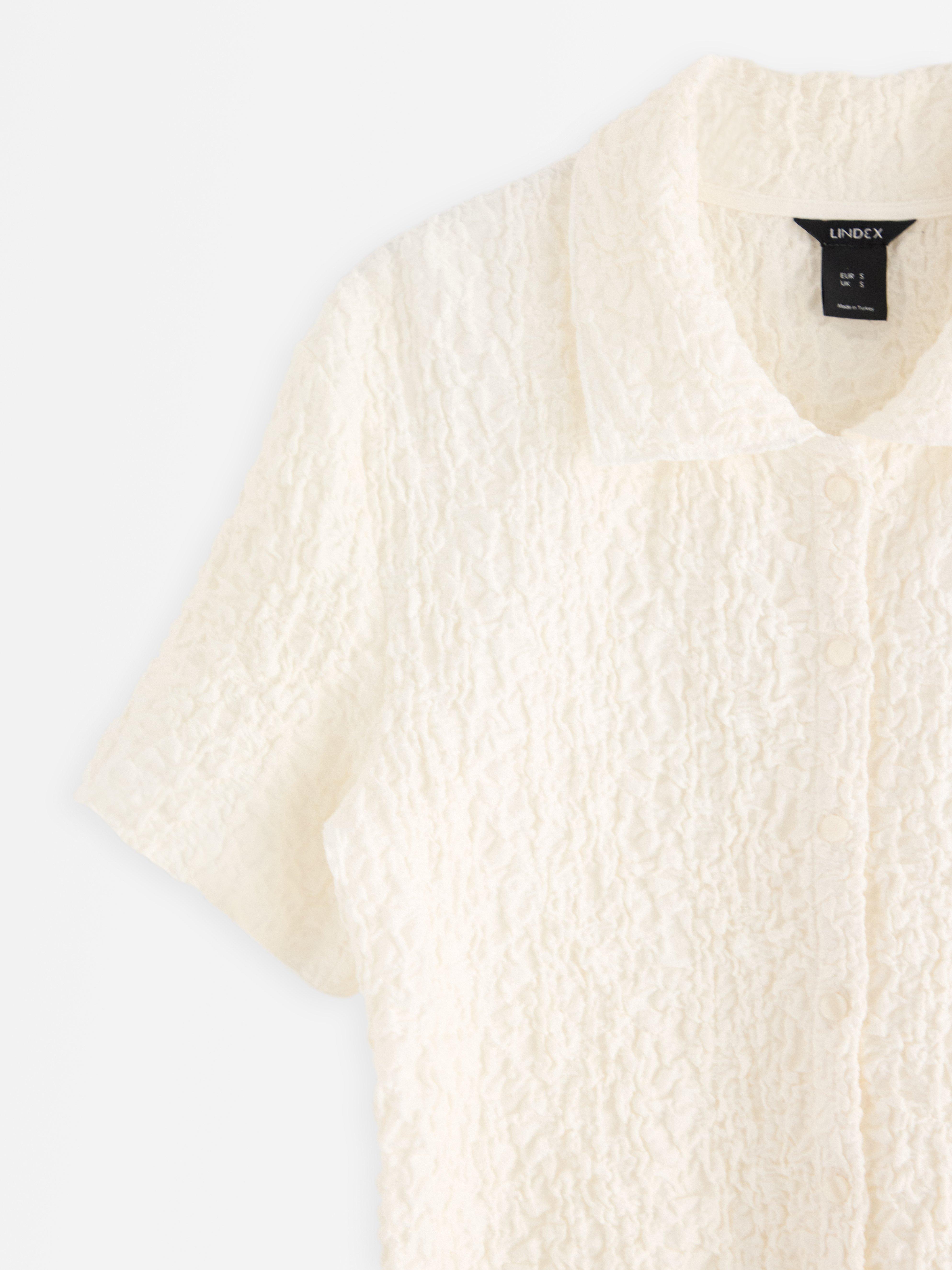 Camisa amassada branca